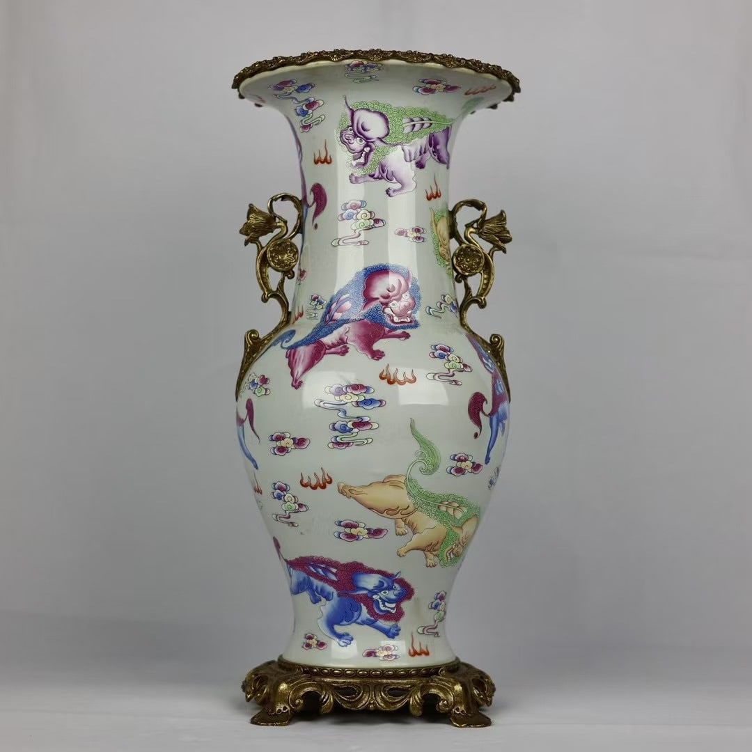 A beautiful copper-inlaid porcelain pastel lion pattern dragon ear flower cup vase: Exquisite copper-inlaid porcelain pastel hundred lion pattern dragon ear flower cup vase Size:H:47cmCalibre:22cmD:23cmBottom:20cm (The Dimensions Of All Batches Are Manually