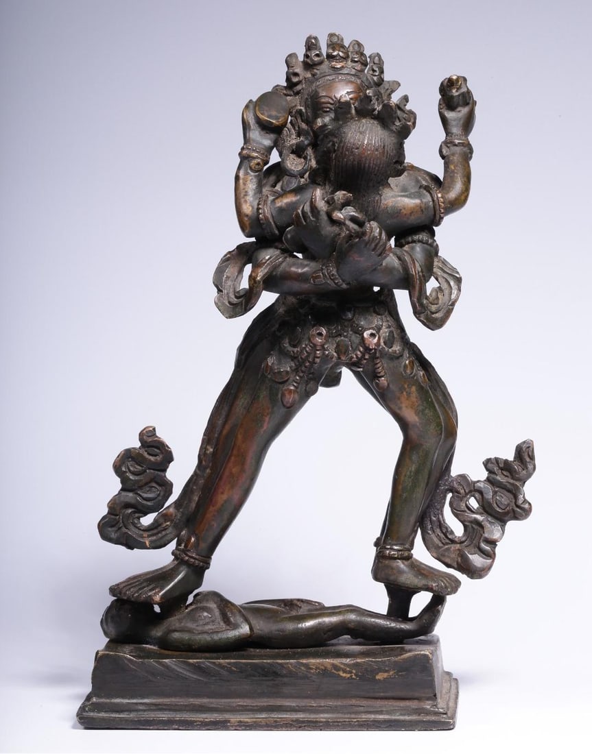 A bronze statue of a double-body Buddha from the Qing Dynasty: A bronze statue of a double-body Buddha in the Qing Dynasty Size: W:1.957kg H: 21cm L:11.5cmW:7cm (The Dimensions Of All Batches Are Manually Measured.If You Need More Detailed Information, Please Con