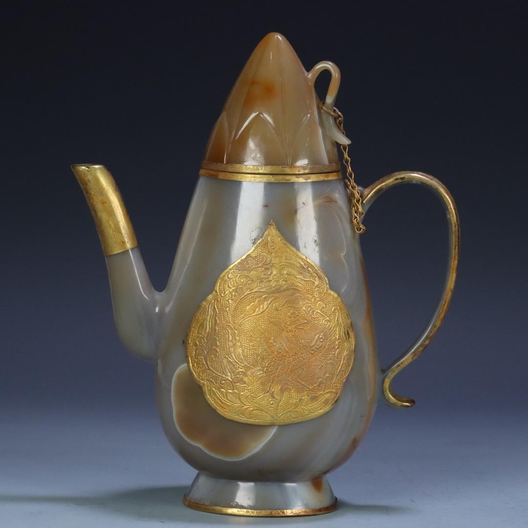 An agate-coated copper-gilt pot from the Liao and Jin dynasties: Agate-coated copper gilt pot in the Liao and Jin dynasties Size: W:0.575kg21.2cmx7.3cmx9.8cm (The Dimensions Of All Batches Are Manually Measured.If You Need More Detailed