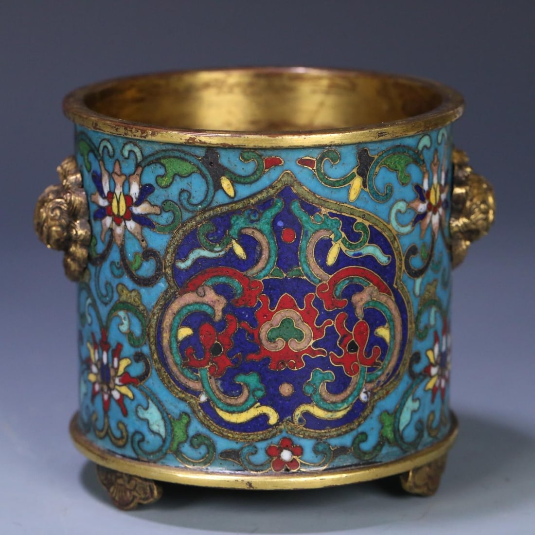 A Meng cloisonné double lion's ear stove made in the Qianlong period of the Qing Dynasty: Qing Dynasty Qianlong year Meng's cloisonné double lion's ear stove Size: W:0.4114kg8.2cmx9.7cmx8.4cm (The Dimensions Of All Batches Are Manually Measured.If You Need More Detailed