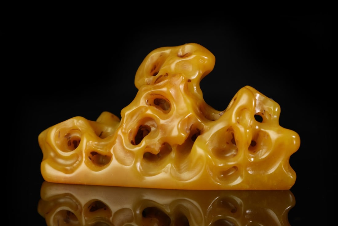 A beautiful Tian Huangshi ornament: Exquisite Tian Huangshi ornaments Size:H:5cmW:9.5cmW:0.116kg (The Dimensions Of All Batches Are Manually Measured.If You Need More Detailed Information, Please Contact Our Customer