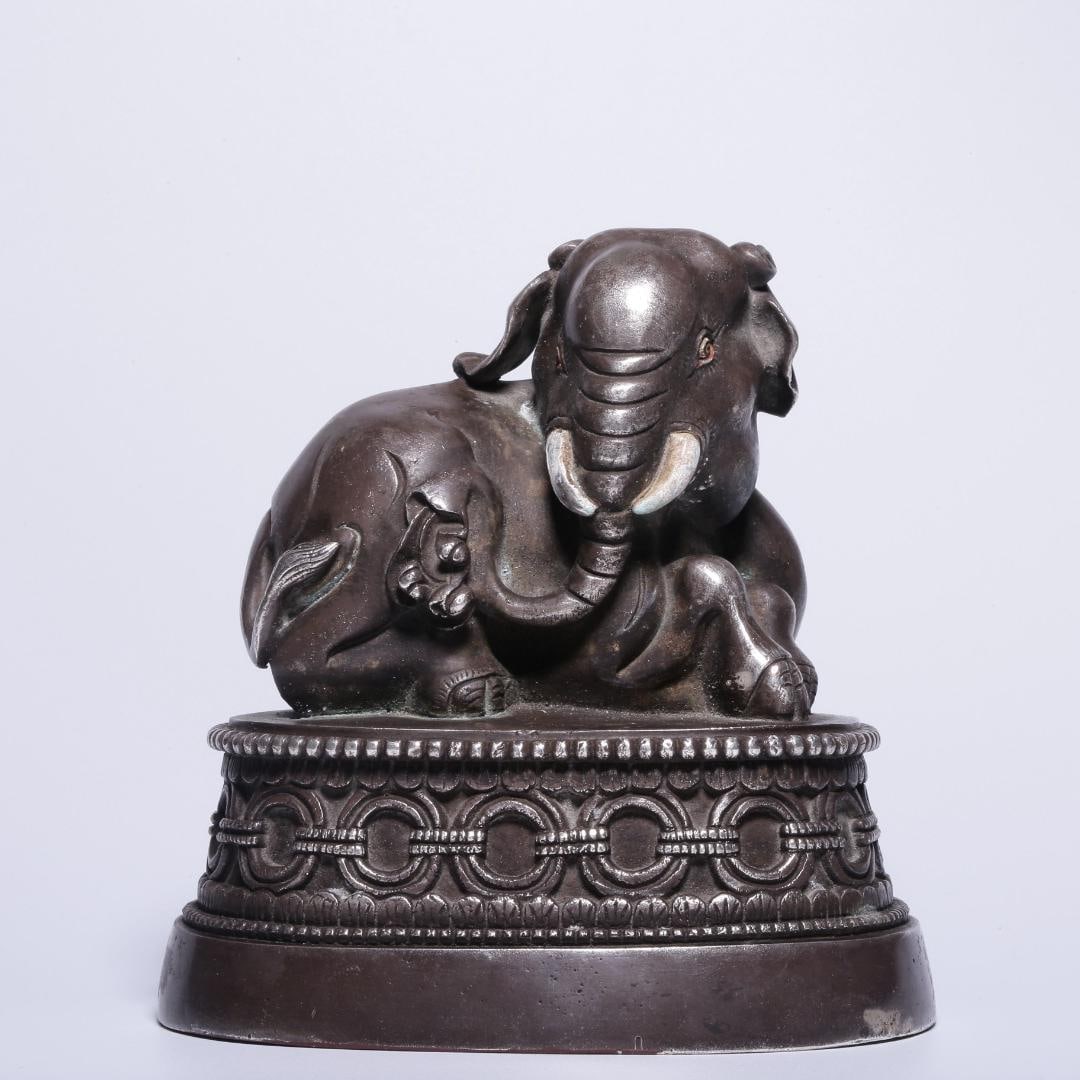 A copper-gilt silver elephant seal of the Qing Dynasty (1 of 9)