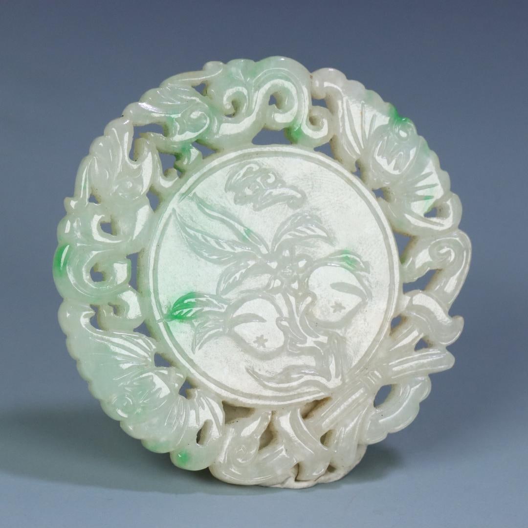 An old jade carved Fushou pendant from the Qing Dynasty: The old jade carved Fushou pendant of the Qing Dynasty Size: W:0.0292kg5.16cmx0.5cm (The Dimensions Of All Batches Are Manually Measured.If You Need More Detailed Information, Please Contact Our Custo