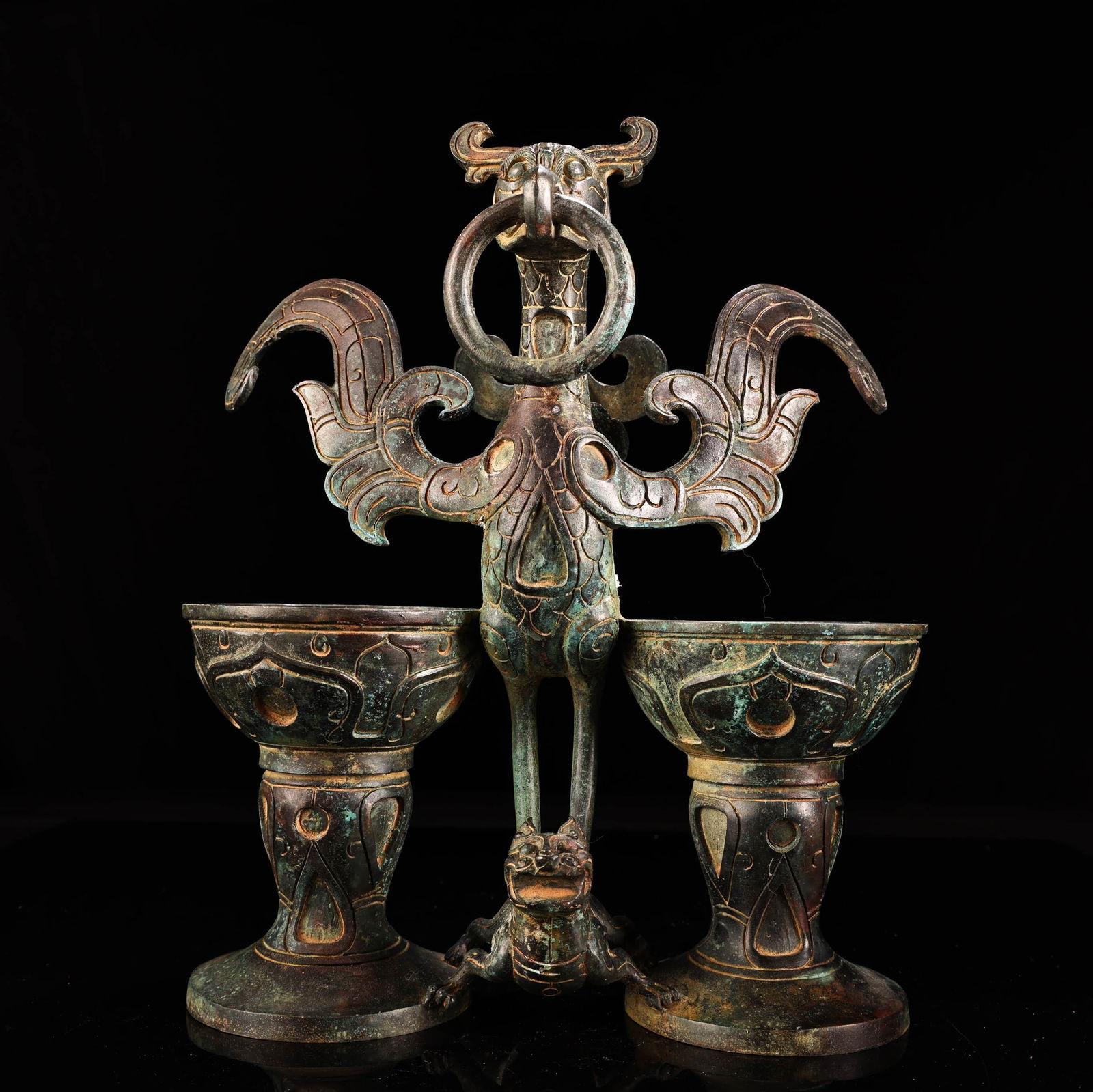 A beautiful bronze divine bird oil lamp: Exquisite bronze divine bird oil lamp Size:H:29cm W:25cm W:3.4kg (The Dimensions Of All Batches Are Manually Measured.If You Need More Detailed Information, Please Contact Our Customer Service Before