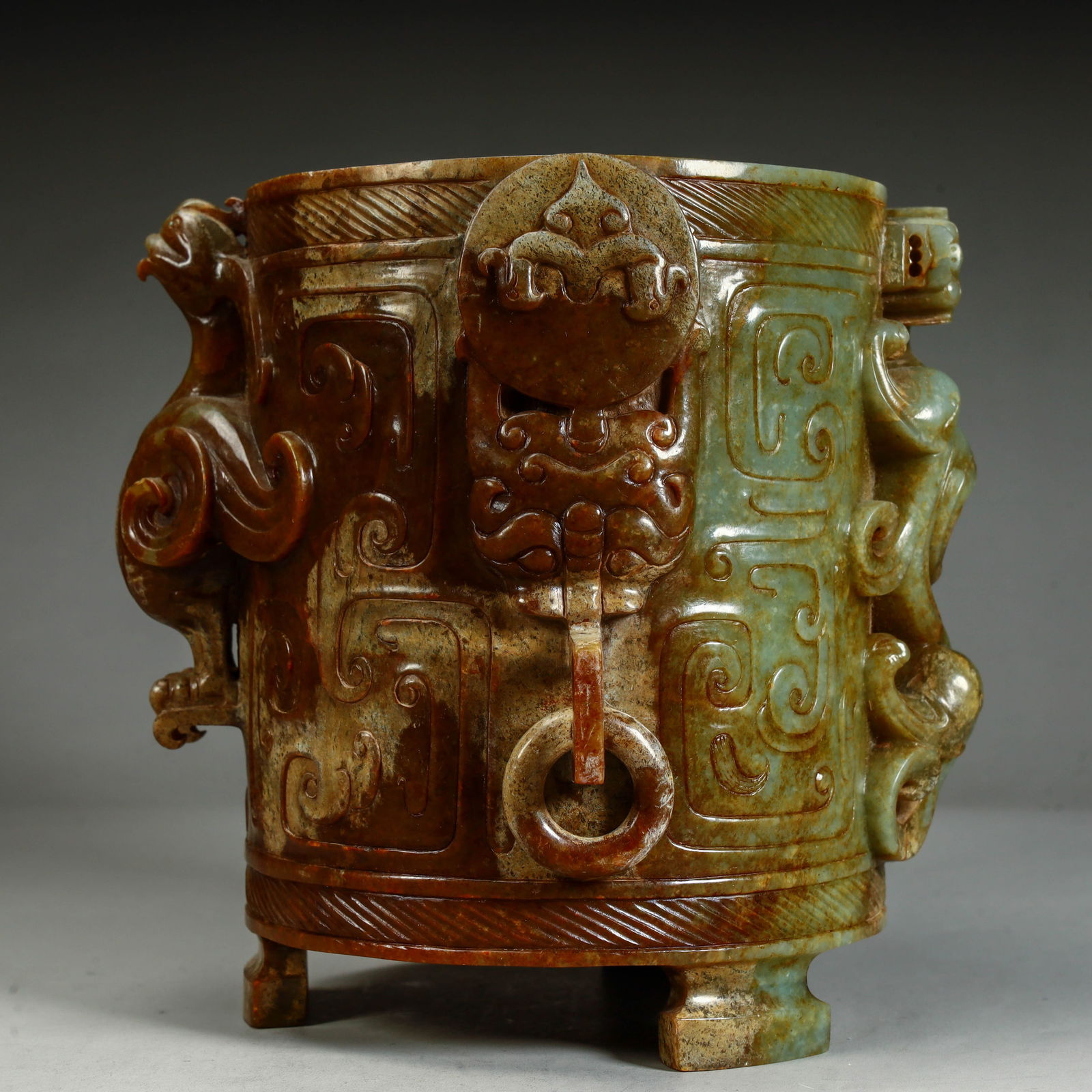 An ancient jade dragon cup from the Qing Dynasty: The ancient jade dragon cup of the Qing Dynasty SIZE:H:16cm L: 17cm W:16cm W:1649g (The Dimensions Of All Batches Are Manually Measured.If You Need More Detailed Information,
