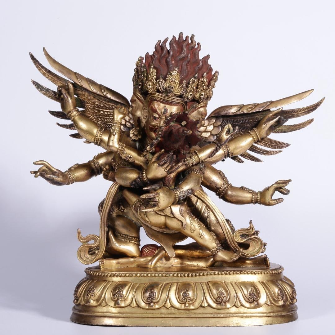A bronze gilt statue of Shengle Vajra from the Qing Dynasty: The bronze gilt Vajra statue of the Qing Dynasty Size: W:3.197kg H: 21.5cm L:23cmW:9.5cm (The Dimensions Of All Batches Are Manually Measured.If You Need More Detailed Information,