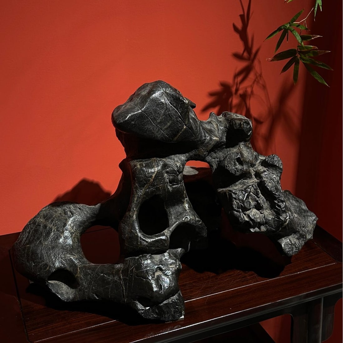 A piece of exquisite Taihu stone: Exquisite Taihu Lake stone Size:L: 56cmH:38cmT:35cm (The Dimensions Of All Batches Are Manually Measured.If You Need More Detailed Information, Please Contact Our Customer Service Before Bidding.)