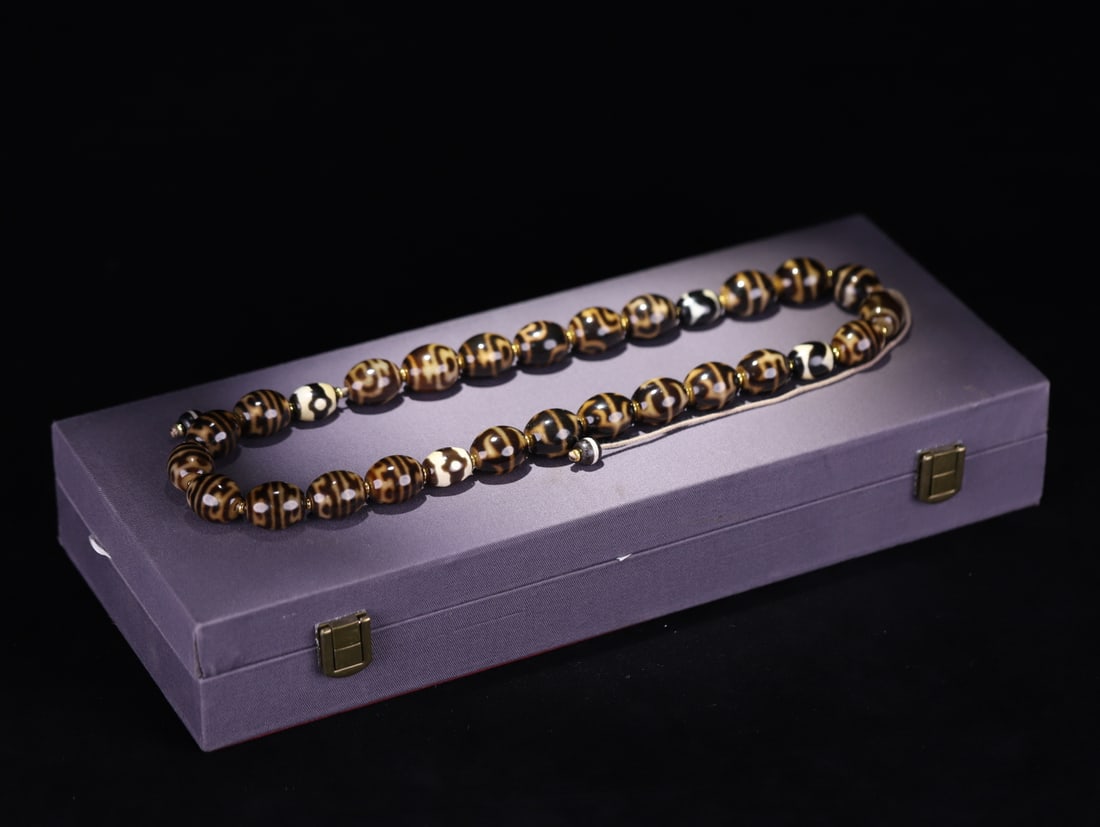 A Qing Dynasty agate bead necklace - 2