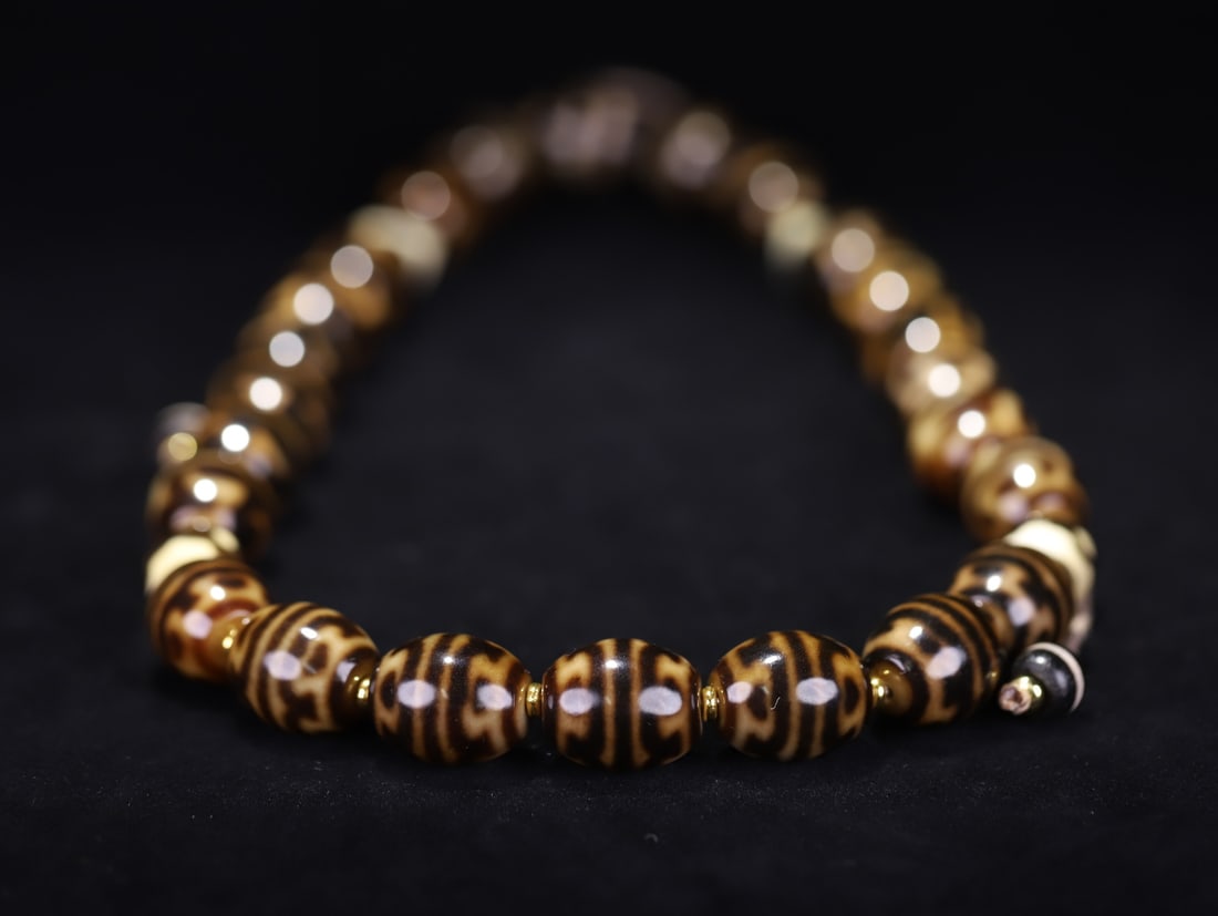 A Qing Dynasty agate bead necklace - 3