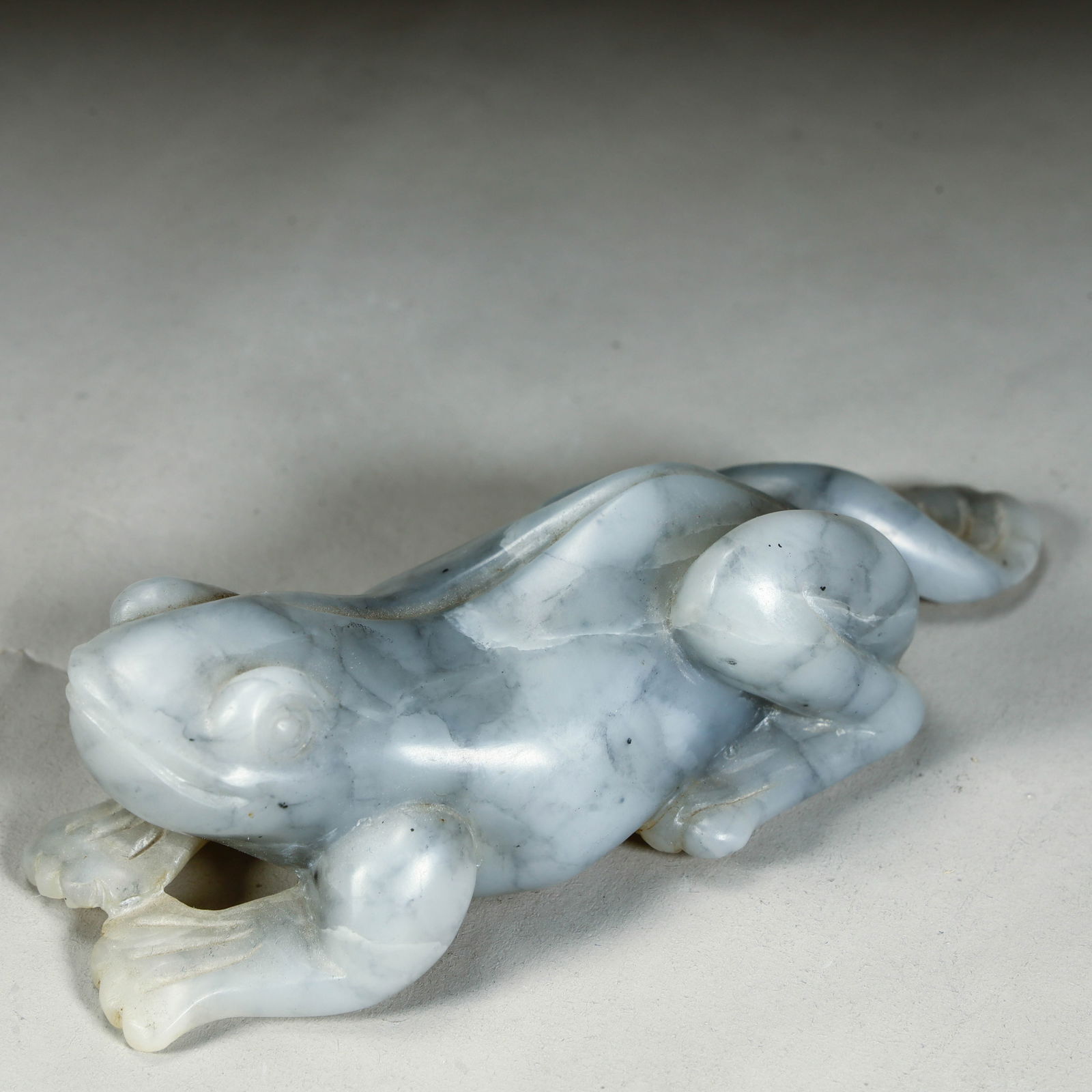 A Hetian jade frog ornament from the Qing Dynasty: Hetian jade frog ornament of the Qing Dynasty SIZE:H:4cm L: 13cm W:5cm W:247g (The Dimensions Of All Batches Are Manually Measured.If You Need More Detailed Information, Please