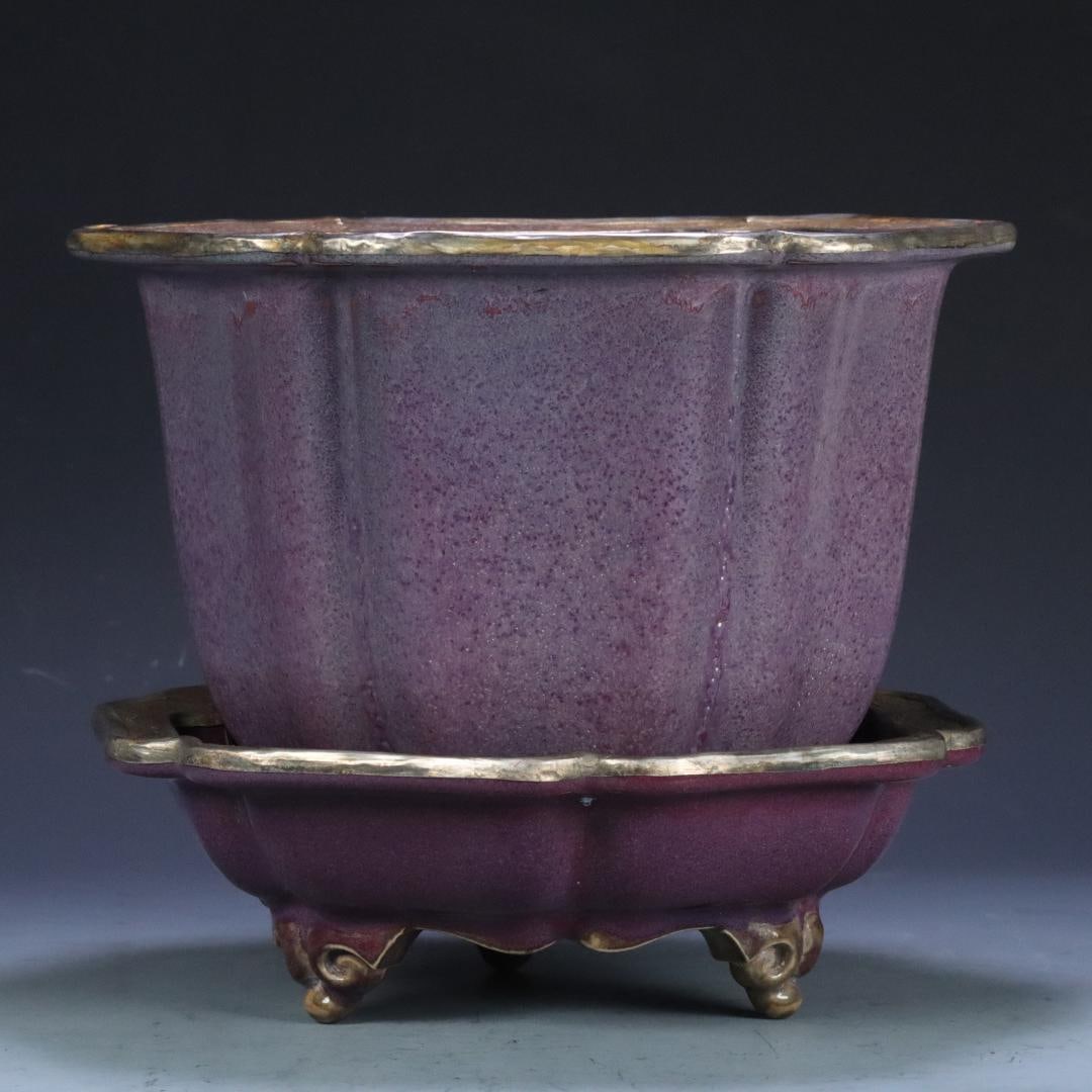 A set of Song Dynasty Huangjidian Jun kiln wrapped silver gilt gold-rimmed flower pots: The Song Dynasty's Huangjidian Jun kiln silver-gilt gold-rimmed flower pot Size: H: 20cmx Bottom:22cmx7.8cmbasin:16.75cmx23.3cm (The Dimensions Of All Batches Are Manually