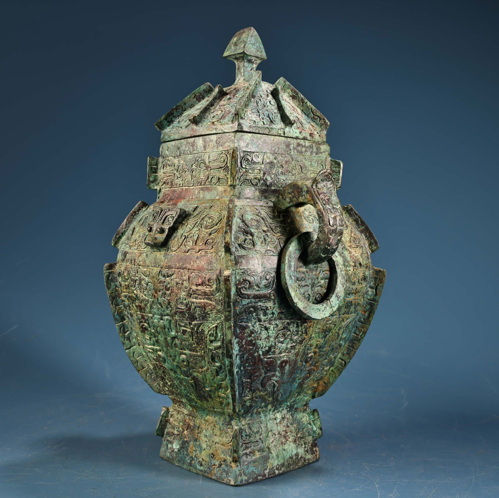 A fine bronze square jar - 2
