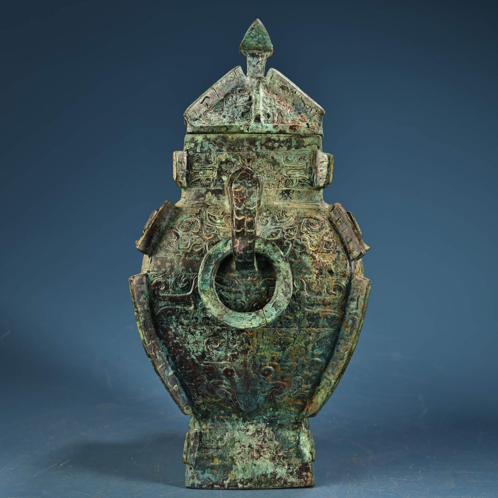 A fine bronze square jar - 3