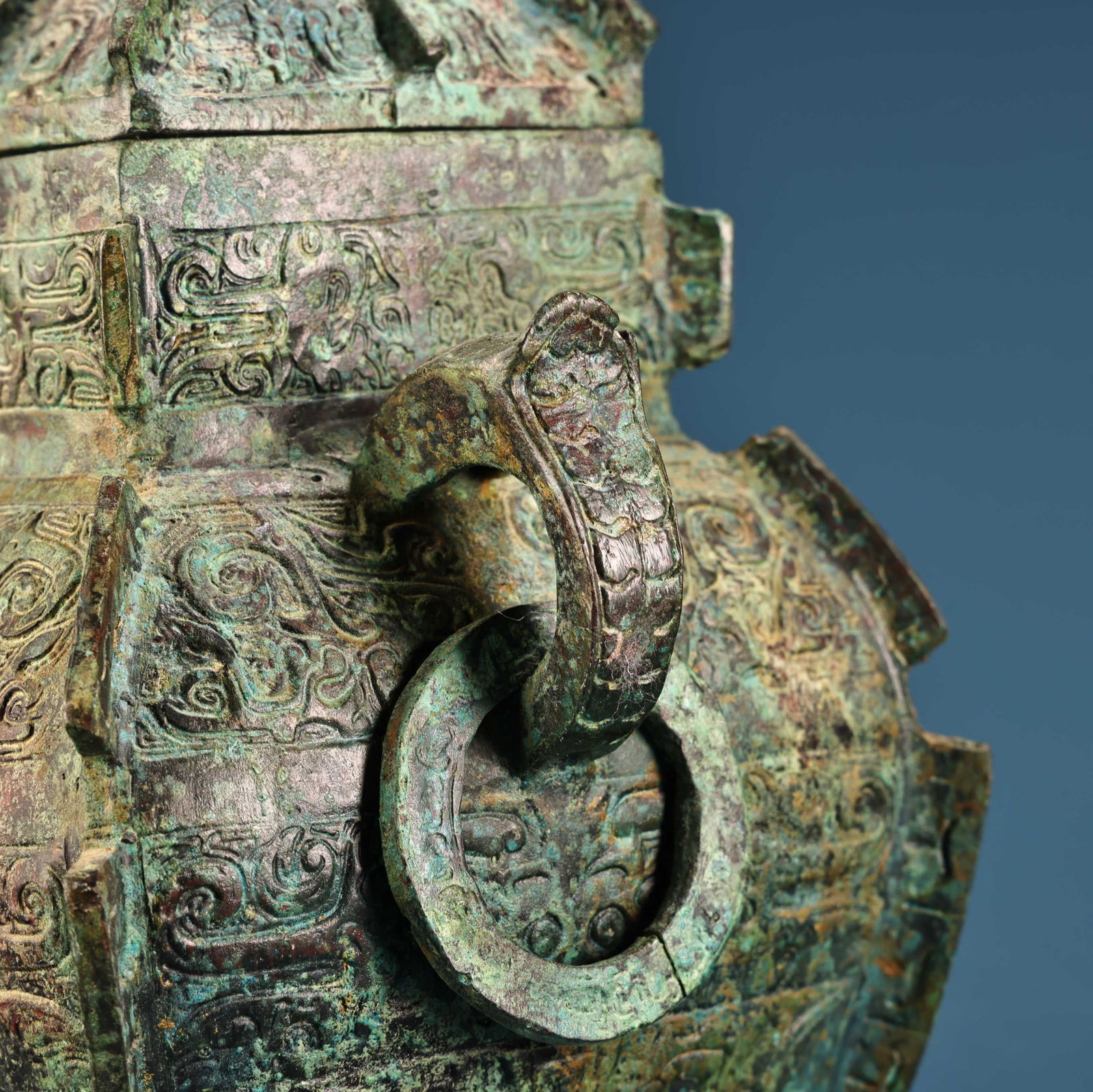 A fine bronze square jar - 7