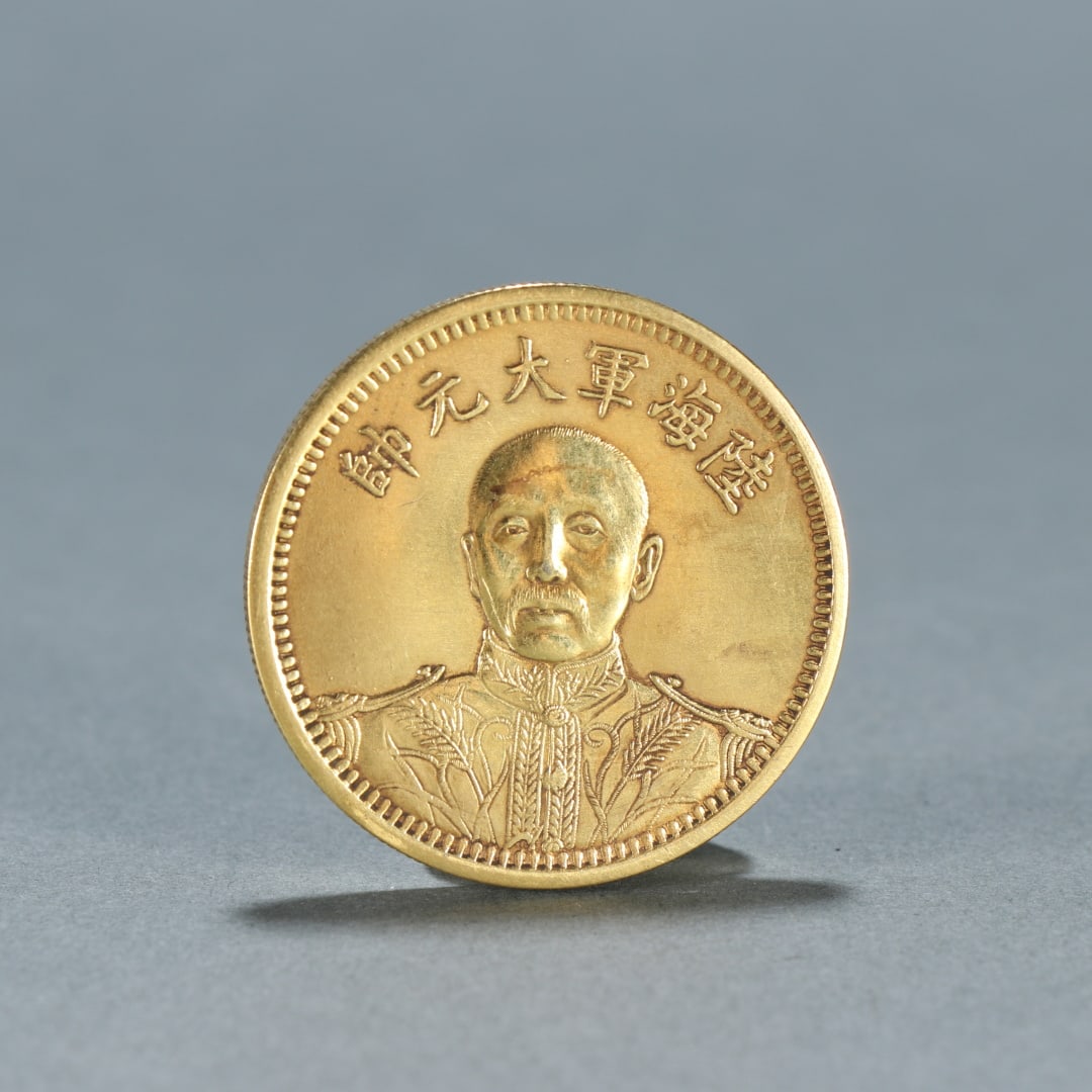 A copper-gilt Army and Navy Generalissimo coin from the Republic of China period: Copper gilt Army and Navy Generalissimo coins during the Republic of China Size:0.0371kgW:3.9cm (The Dimensions Of All Batches Are Manually Measured.If You Need More Detailed