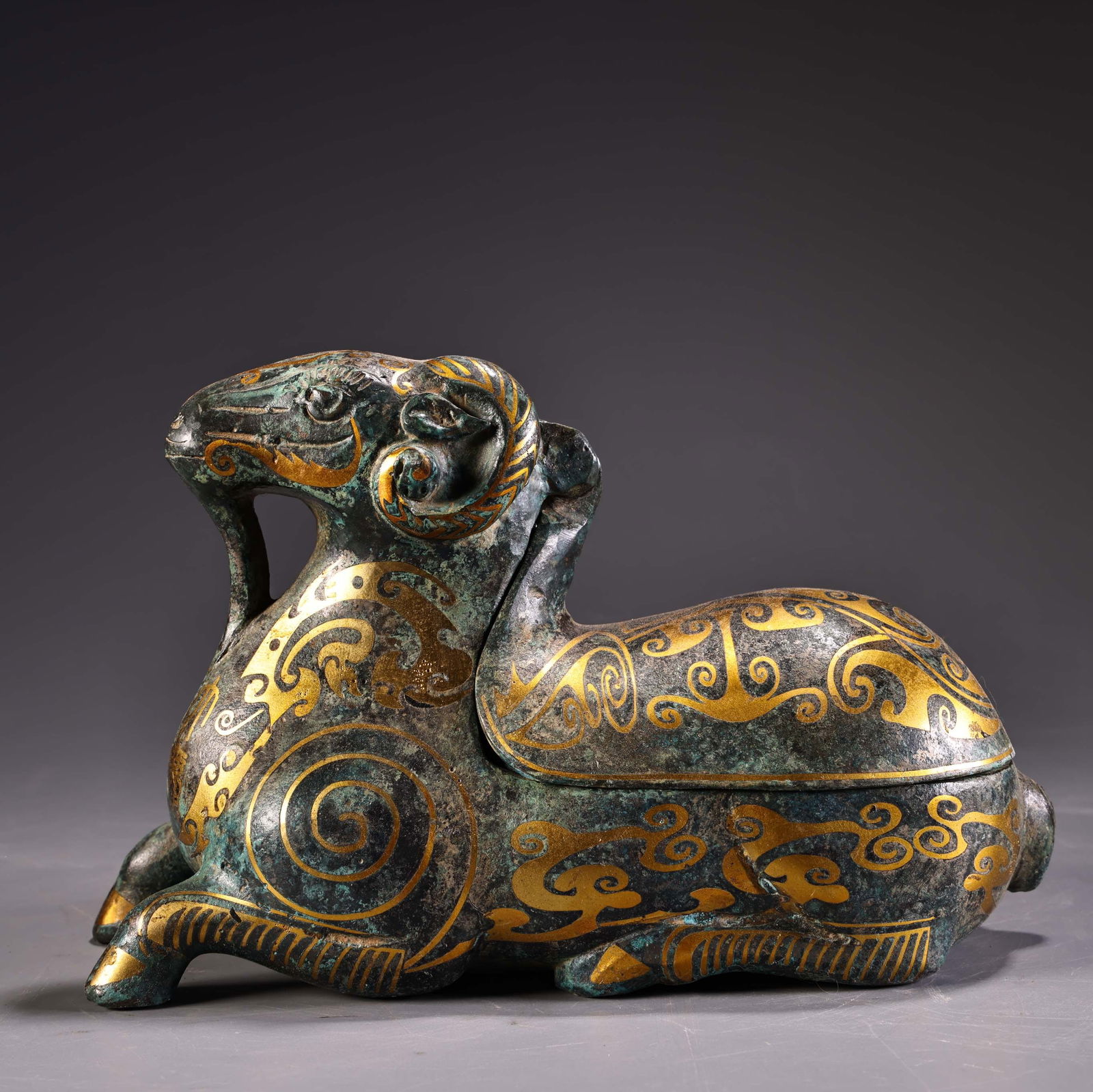 A fine bronze wrong golden sheep statue (1 of 10)