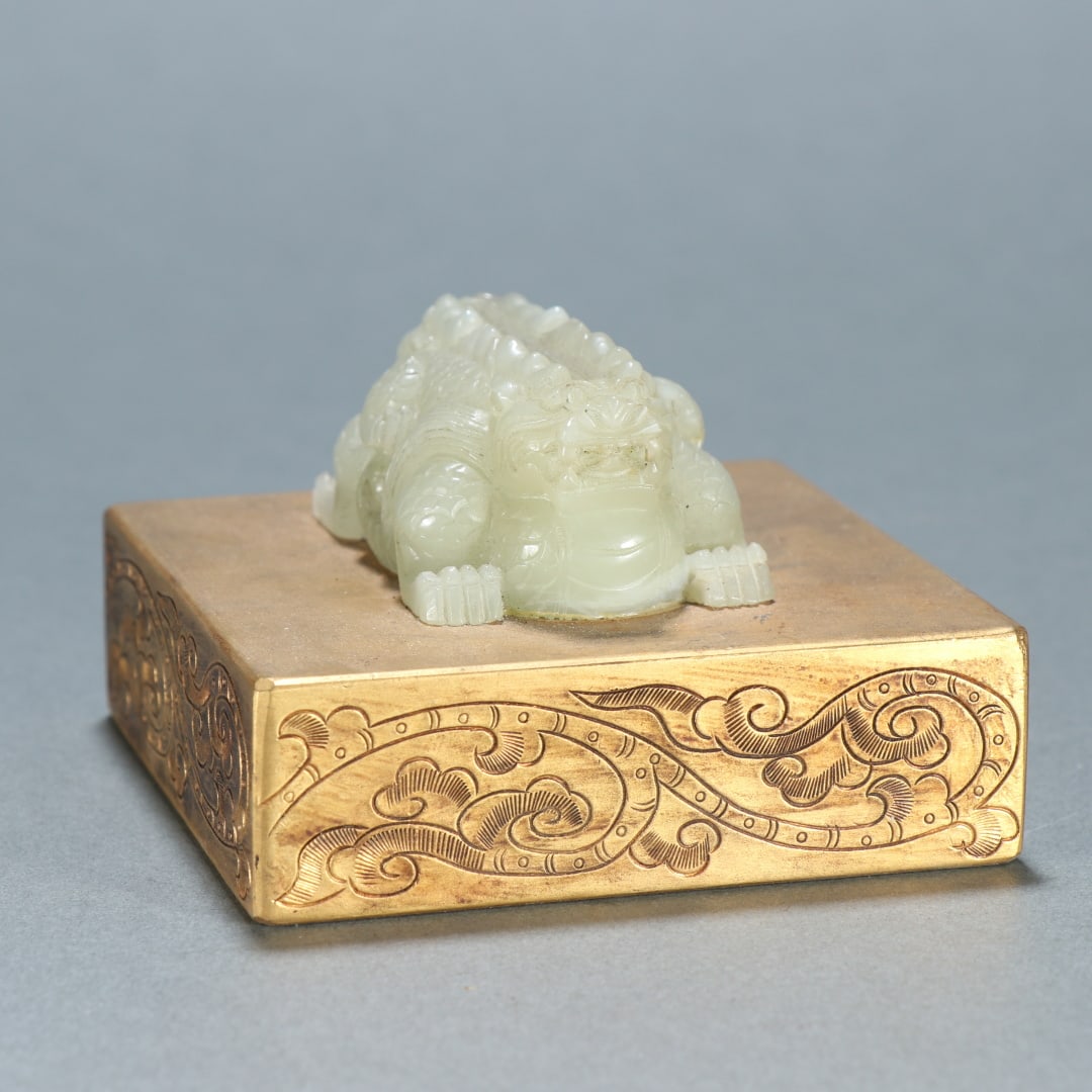 A fine copper-gilt jade dragon button seal - 3