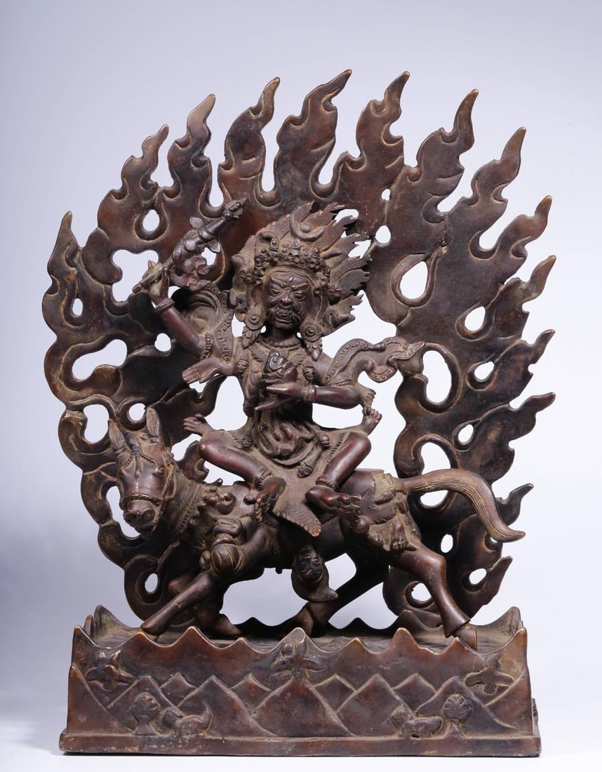 A bronze statue of the auspicious Mother of Heaven in the Qing Dynasty: The bronze statue of the auspicious Mother of Heaven in the Qing Dynasty Size: W:4.388kg H: 33cm L:25cmW:11cm (The Dimensions Of All Batches Are Manually Measured.If You Need More