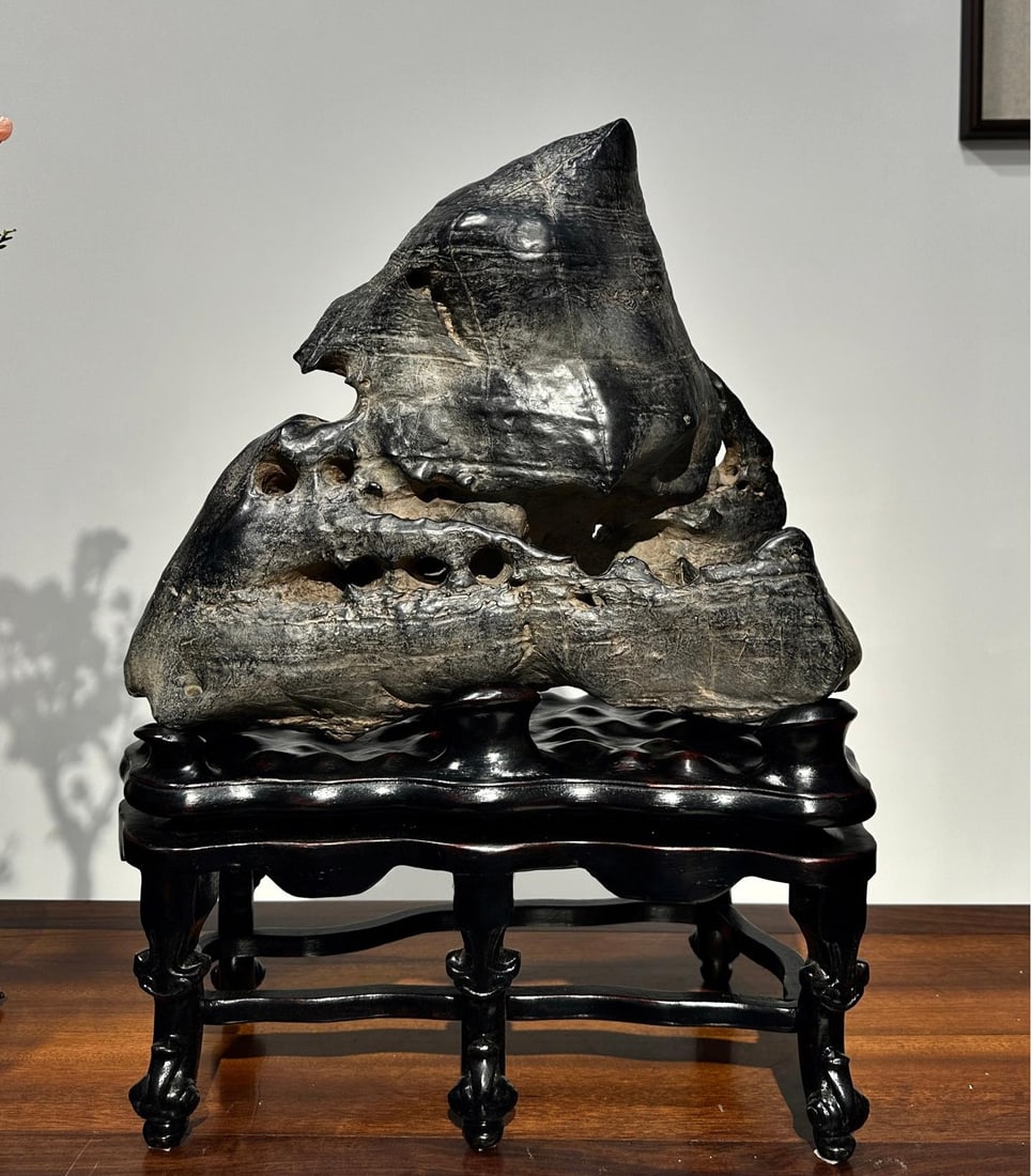 A beautiful old Taihu Lake stone mountain view: Exquisite old Taihu Lake stone mountain view Size:H:60cmW:45cmT:24cm (The Dimensions Of All Batches Are Manually Measured.If You Need More Detailed Information, Please Contact Our Customer Service Bef