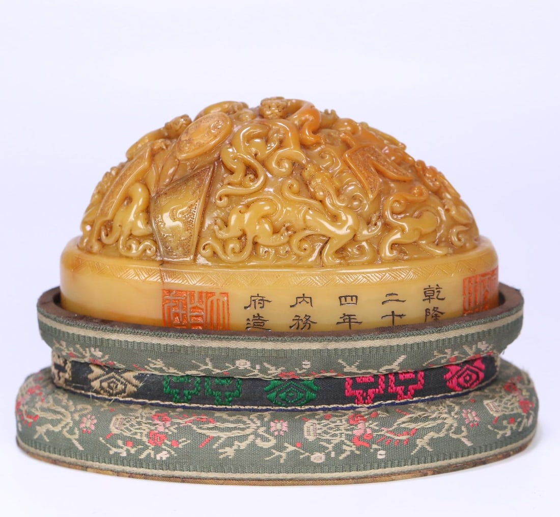A Tianhuang stone dragon pattern seal made in the Qianlong period of the Qing Dynasty: The 24th year of the Qianlong era of the Qing Dynasty was sealed by the Ministry of Internal Affairs Size: W:0.5538kg12cmx6cmx5.9cm (The Dimensions Of All Batches Are Manually Measured.If You Need Mor