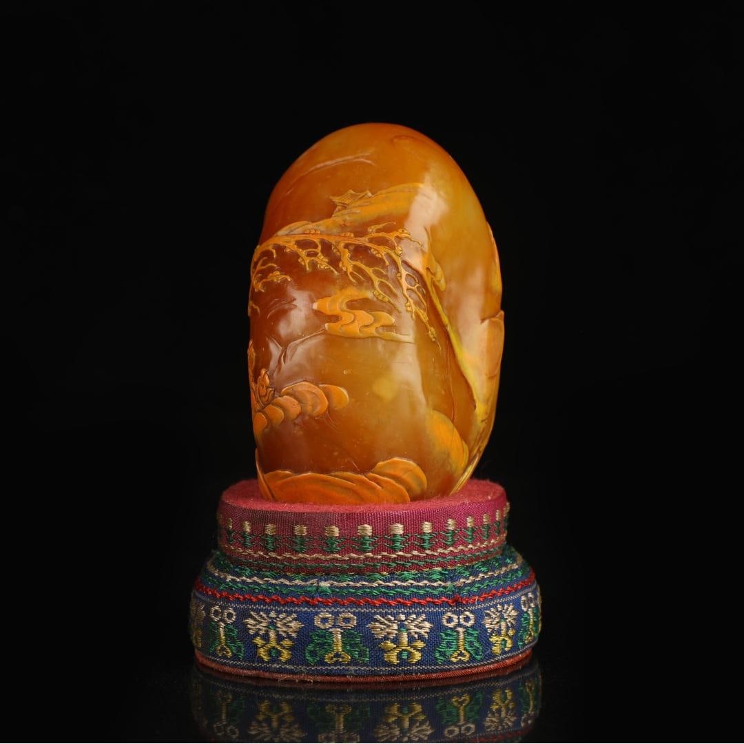 A piece of exquisite Yaji Shiqing: Exquisite Yaji Shiqing Size:H:8.5cmW:5cmW:0.315kg (The Dimensions Of All Batches Are Manually Measured.If You Need More Detailed Information, Please Contact Our Customer Service Before Bidding.)