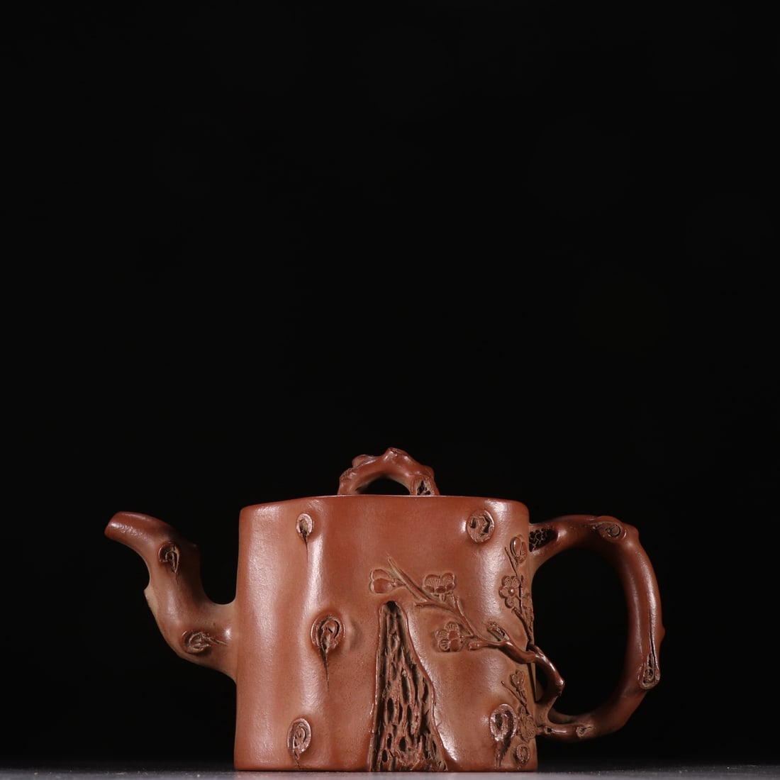 A purple sand stump-shaped plum blossom pattern teapot of Wu Yungen (1 of 9)