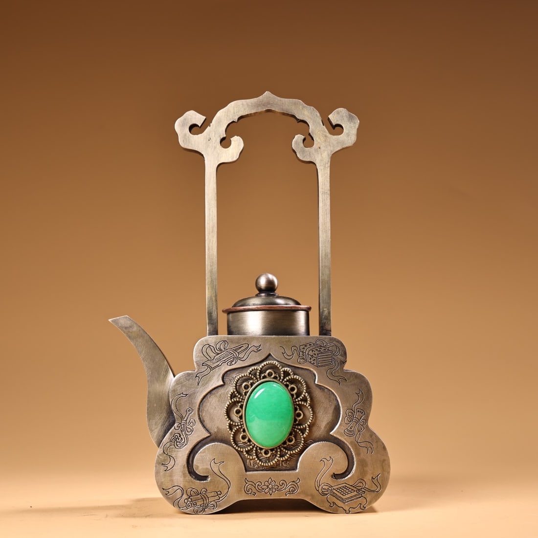 A fine pure copper full copper high relief chiseled wine jug: Exquisite pure copper full copper high relief chisel wine jug Size:H:17cm W:11cm W:0.45kg (The Dimensions Of All Batches Are Manually Measured.If You Need More Detailed Information, Please Contact Our