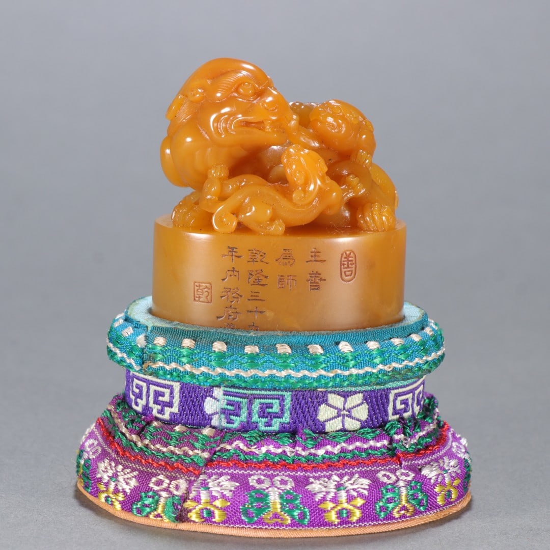 A Qing Dynasty Tian Huang Shizi mother beast button seal: Qing Dynasty's Tian Huang Shizi Mother Beast Button Seal Size:H:5.6cmW:5.1cmW:0.1372kg (The Dimensions Of All Batches Are Manually Measured.If You Need More Detailed Information,