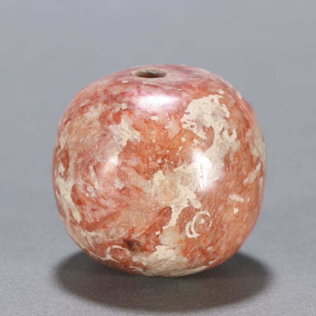 An ancient jade ball from the Han Dynasty: The ancient jade ball of the Han Dynasty Size:0.1368kgW:4.2cmx4.4cm (The Dimensions Of All Batches Are Manually Measured.If You Need More Detailed Information, Please Contact Our