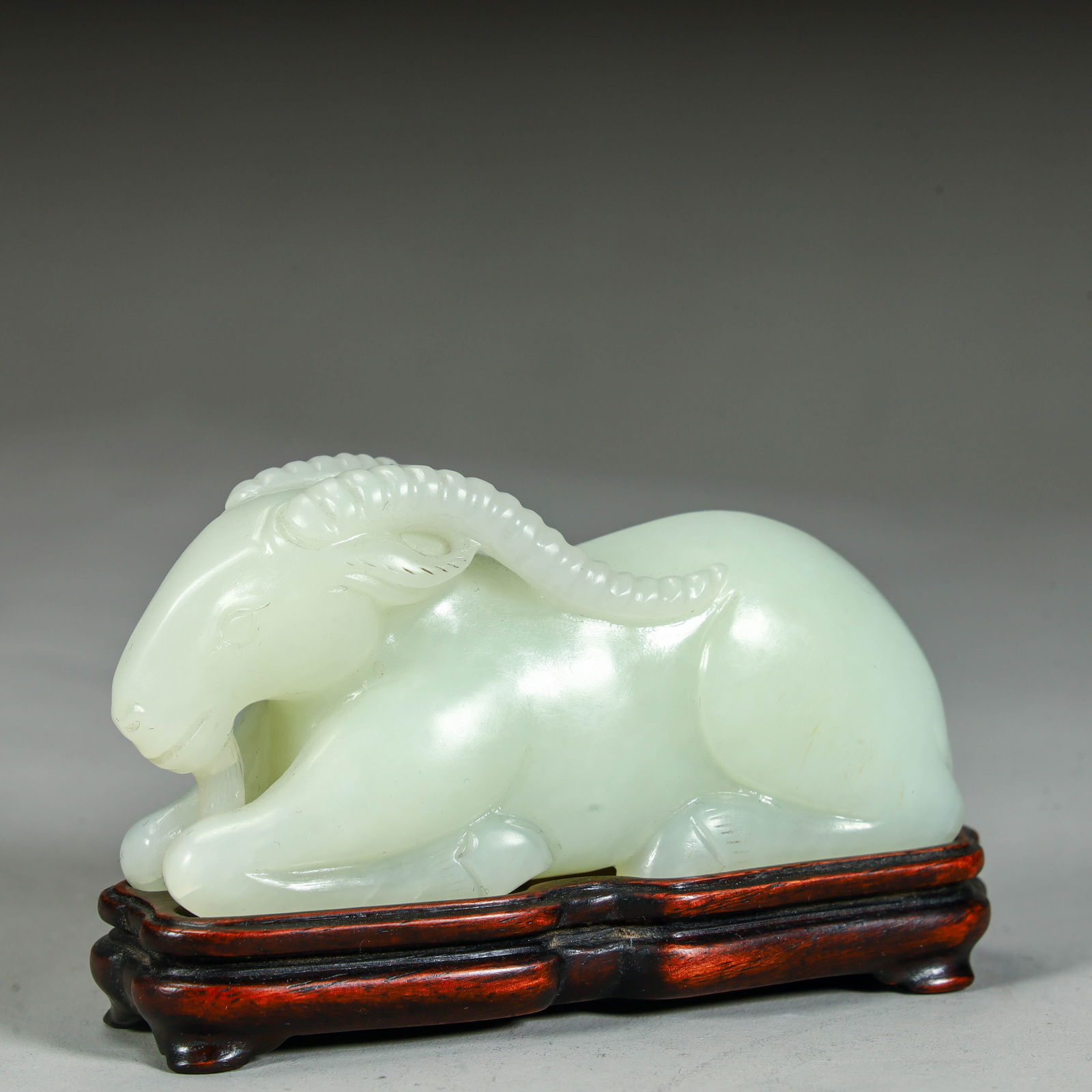 A Hetian jade goat ornament from the Qing Dynasty: Hetian jade goat ornament in the Qing Dynasty SIZE:H:4cm L: 8.5cm W:2.5cm W:152g (The Dimensions Of All Batches Are Manually Measured.If You Need More Detailed Information, Please