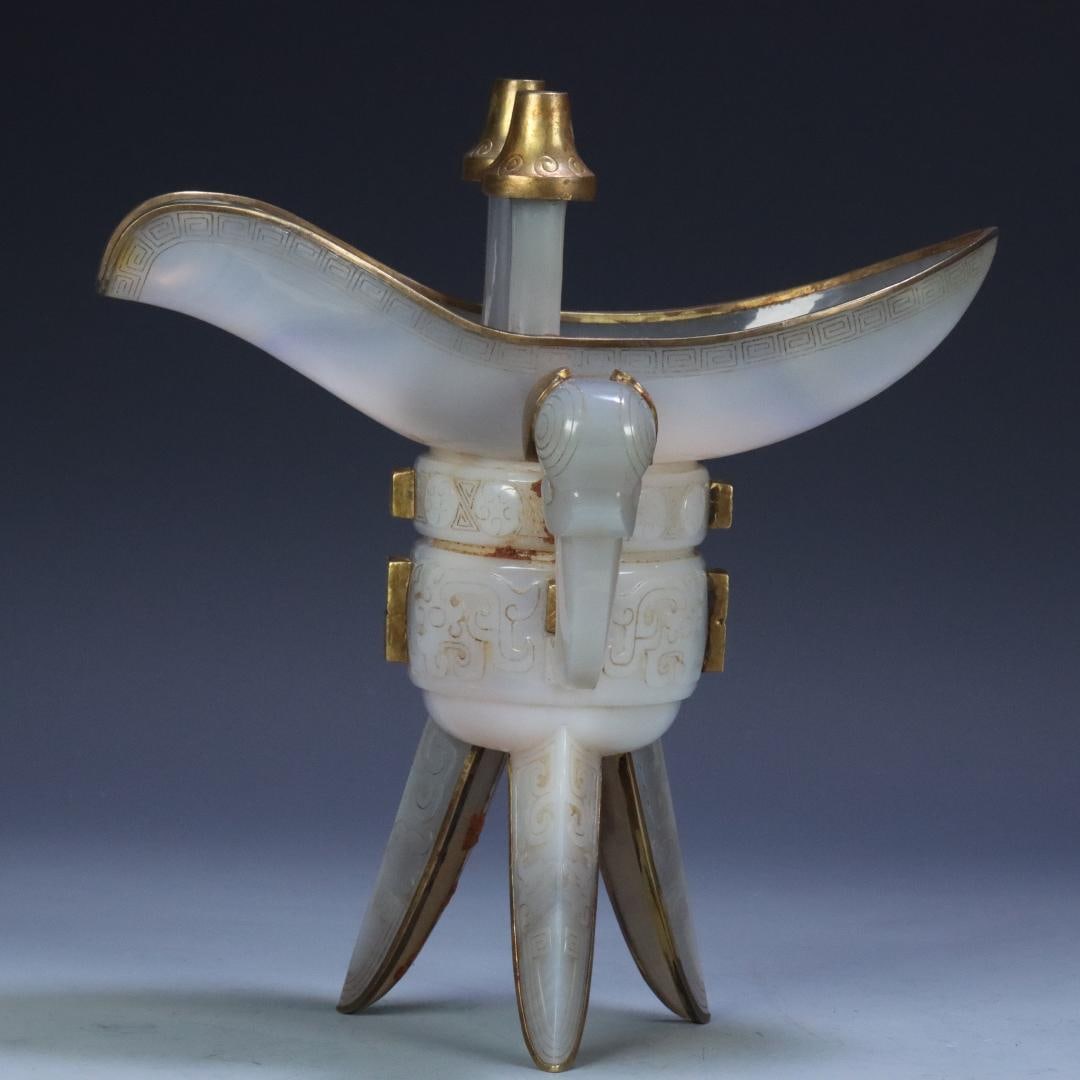 A Qing Dynasty agate inlaid copper gilt cup: The Qing Dynasty's agate inlaid copper-gilt cup Size:22cmx20.5cmx12.5cm W:0.689kg (The Dimensions Of All Batches Are Manually Measured.If You Need More Detailed Information, Please