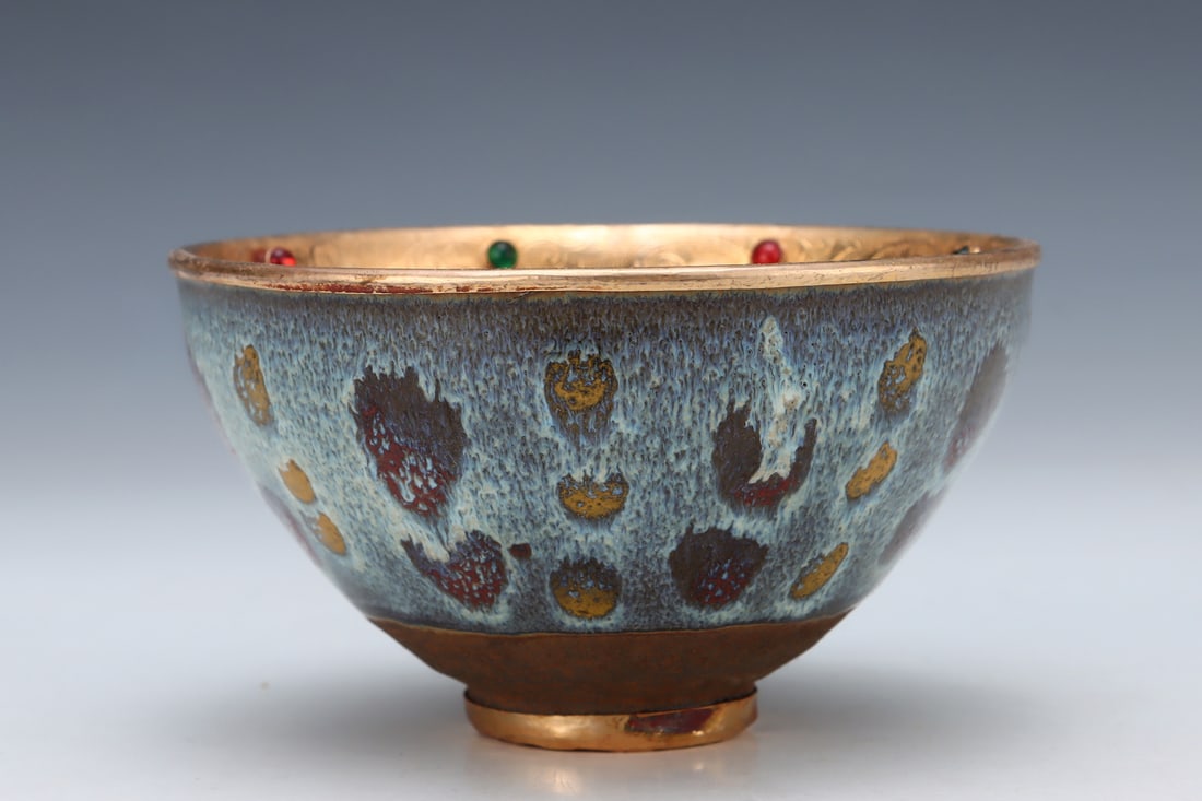 A Song Dynasty Jianzhan kiln glazed gold-carved hat bowl (1 of 9)