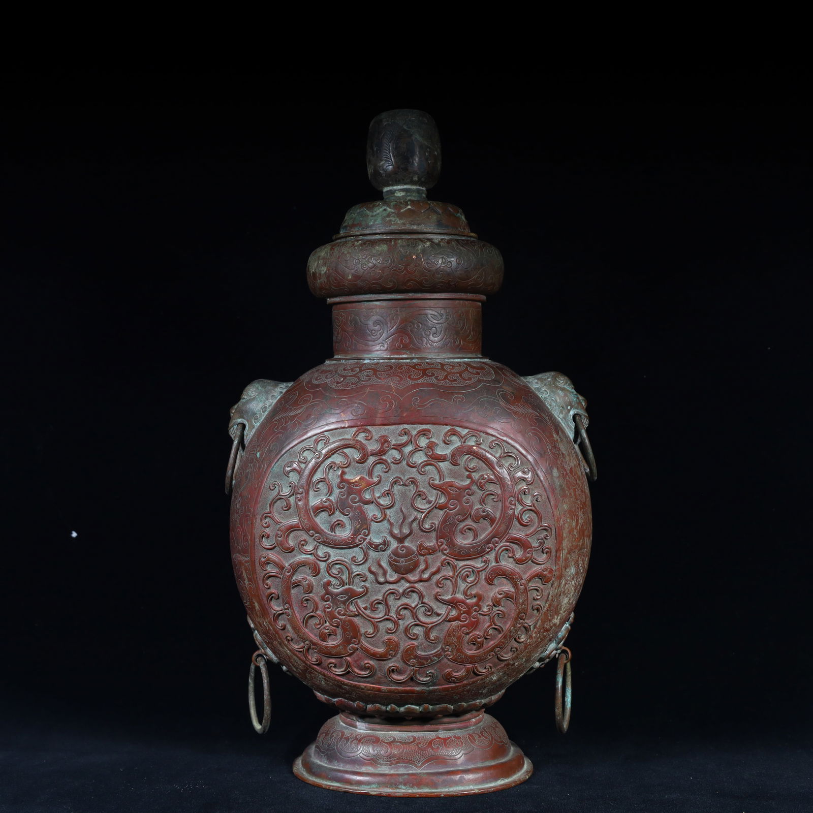 A water-polished copper pot from the Qing Dynasty: The water-ground copper pot of the Qing Dynasty Size:H:35cm L: 19cm W:12cm W:1.8kg (The Dimensions Of All Batches Are Manually Measured.If You Need More Detailed Information,