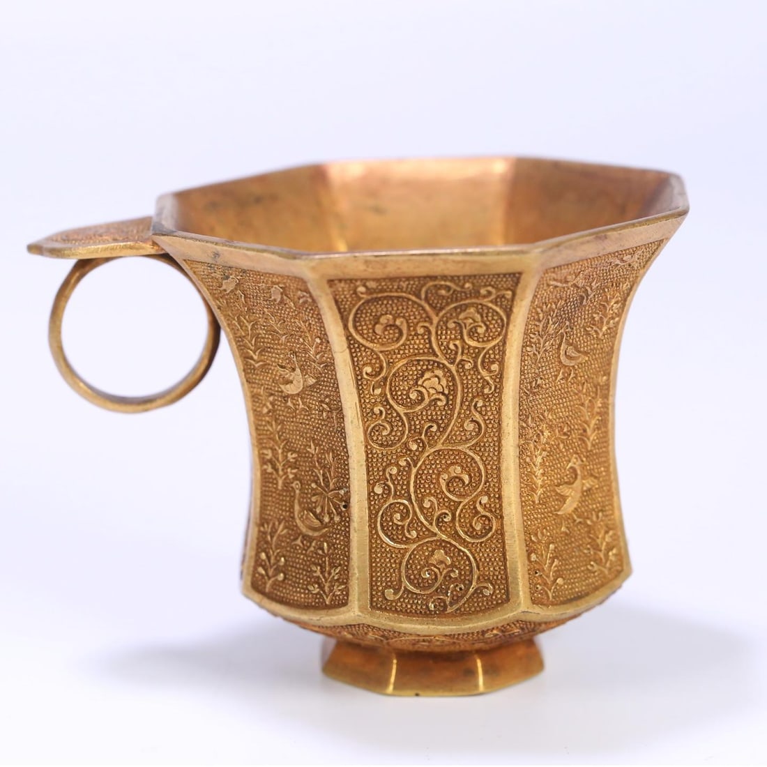 A beautiful copper-gilt flower and bird pattern octagonal ear cup: Exquisite copper gilt flower and bird pattern octagonal ear cup Size: W:0.168kg8.6cmx6.9cmx6.2cm (The Dimensions Of All Batches Are Manually Measured.If You Need More Detailed
