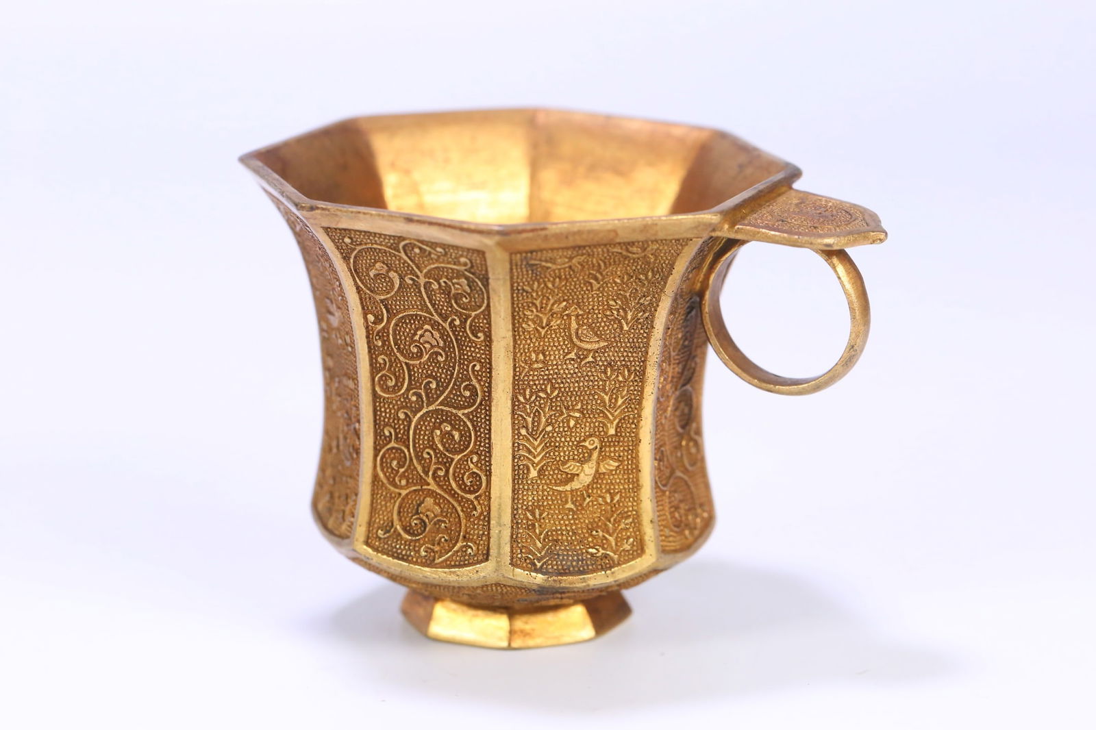 A beautiful copper-gilt flower and bird pattern octagonal ear cup - 2