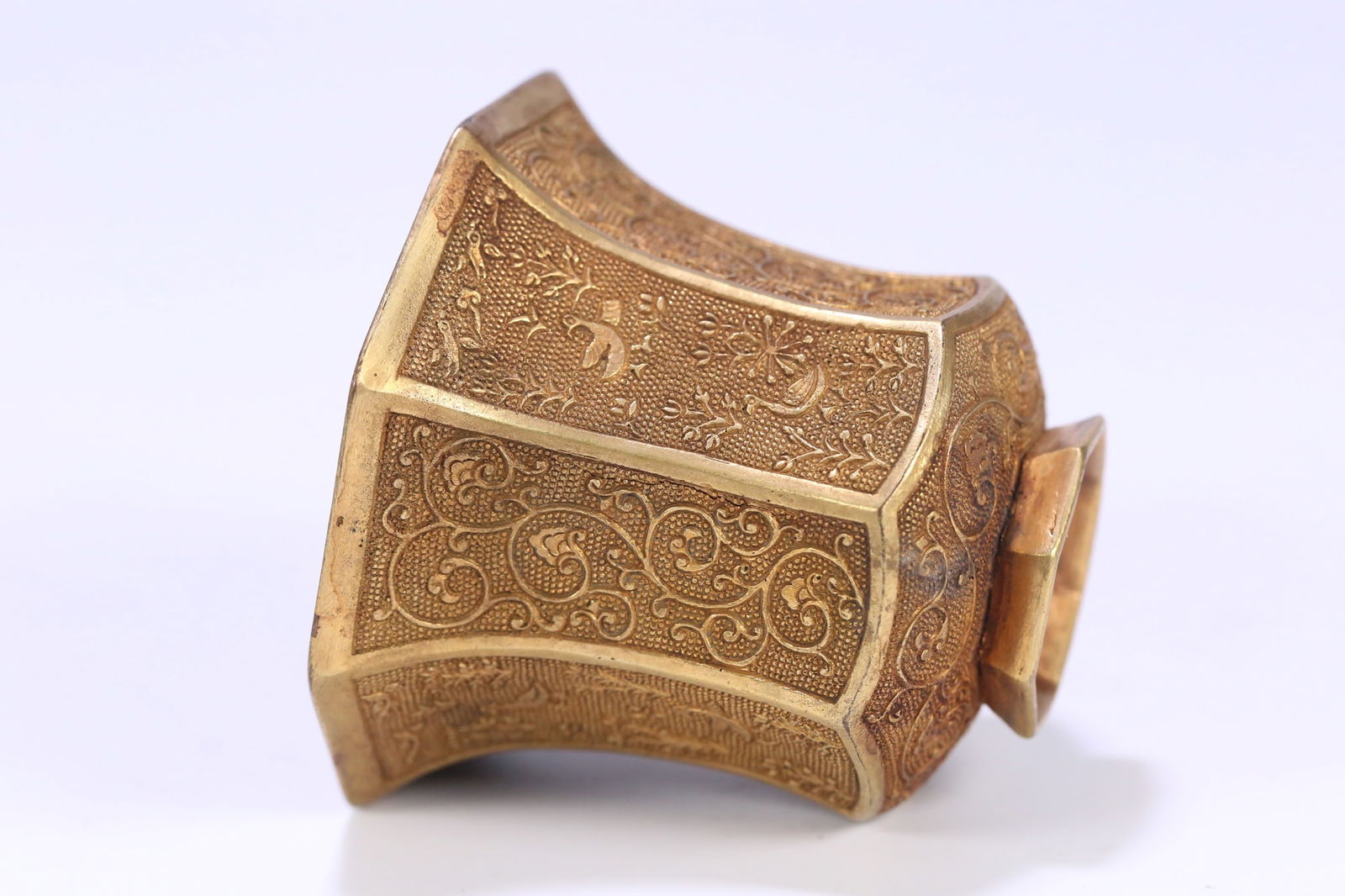 A beautiful copper-gilt flower and bird pattern octagonal ear cup - 3