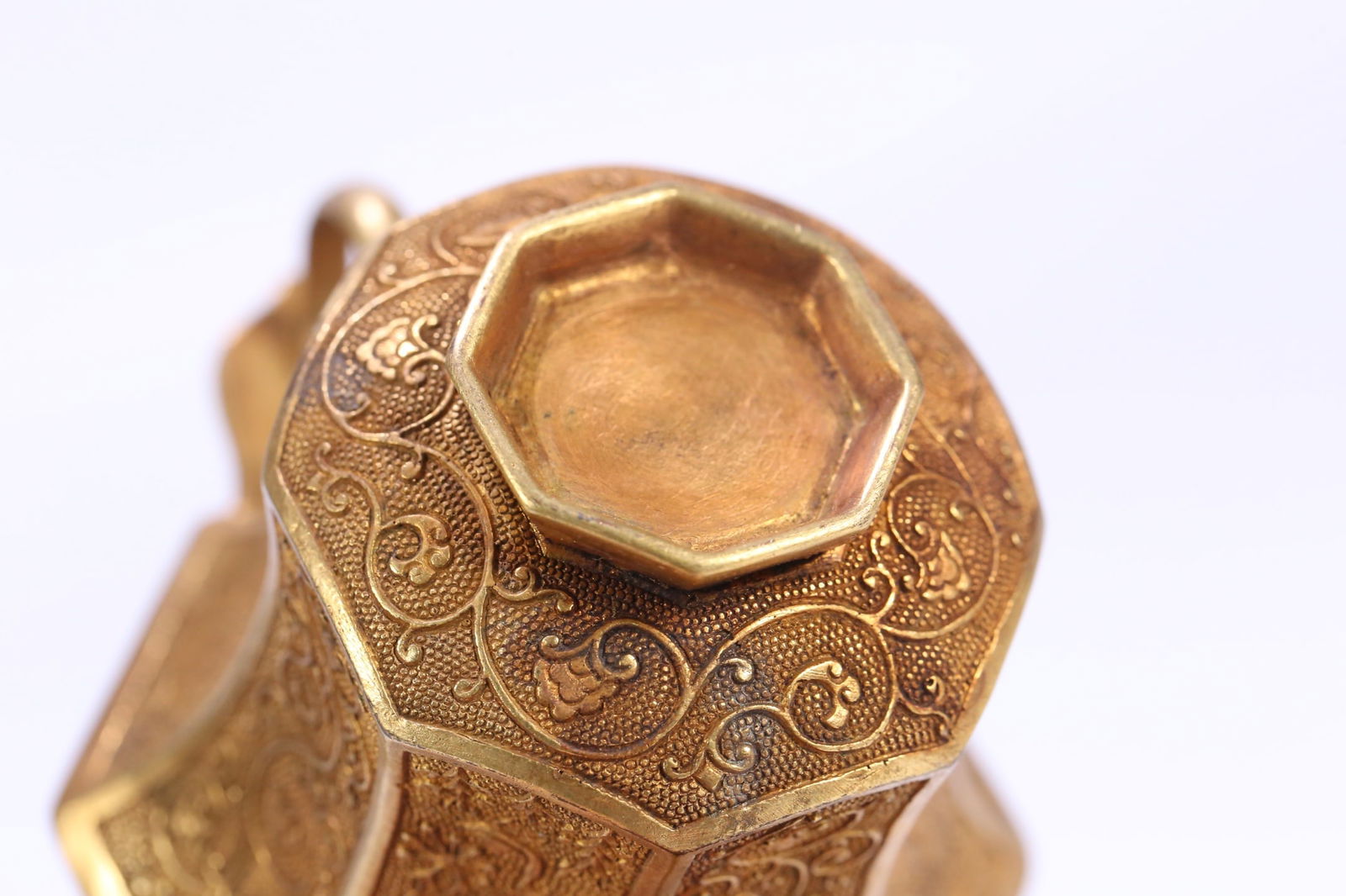 A beautiful copper-gilt flower and bird pattern octagonal ear cup - 8