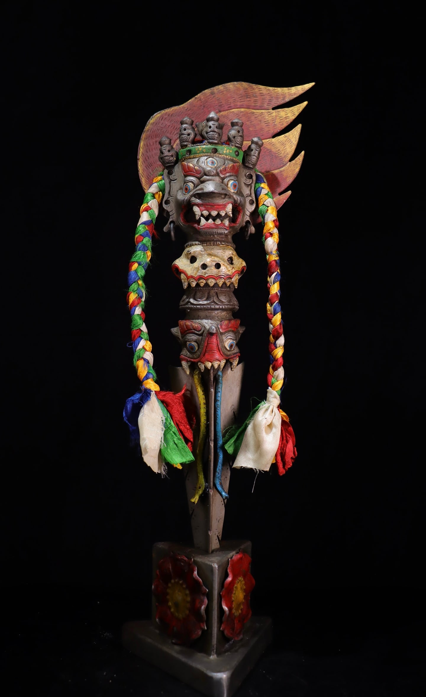 A beautiful painted Puba pestle vajra made of heavenly iron: Exquisite Tian Tie painted Puba pestle vajra stake Size:L:61cmW:18cm (The Dimensions Of All Batches Are Manually Measured.If You Need More Detailed Information, Please Contact Our