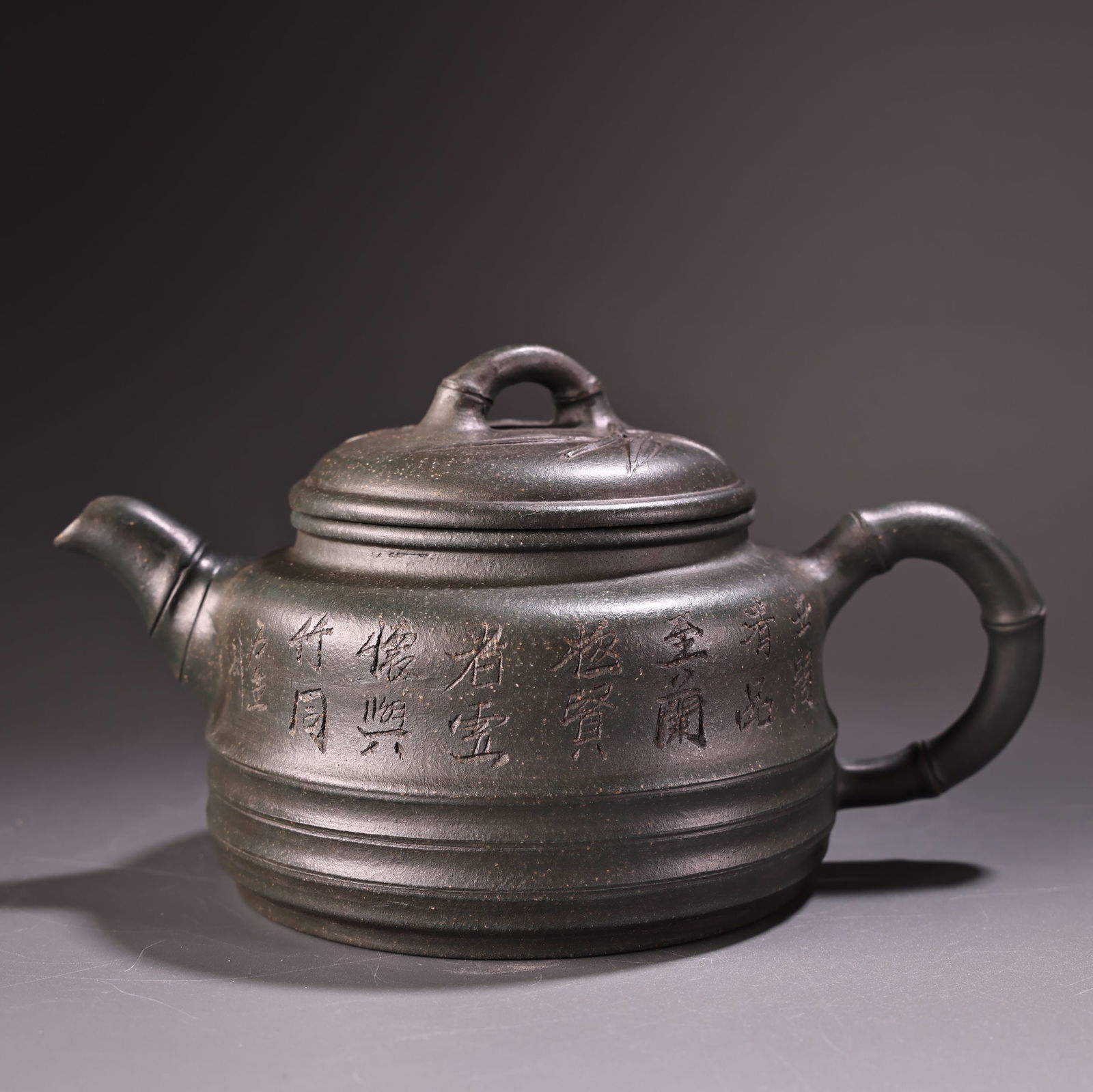 A fine purple clay pot: Exquisite purple clay pot (The Dimensions Of All Batches Are Manually Measured.If You Need More Detailed Information, Please Contact Our Customer Service Before Bidding.)