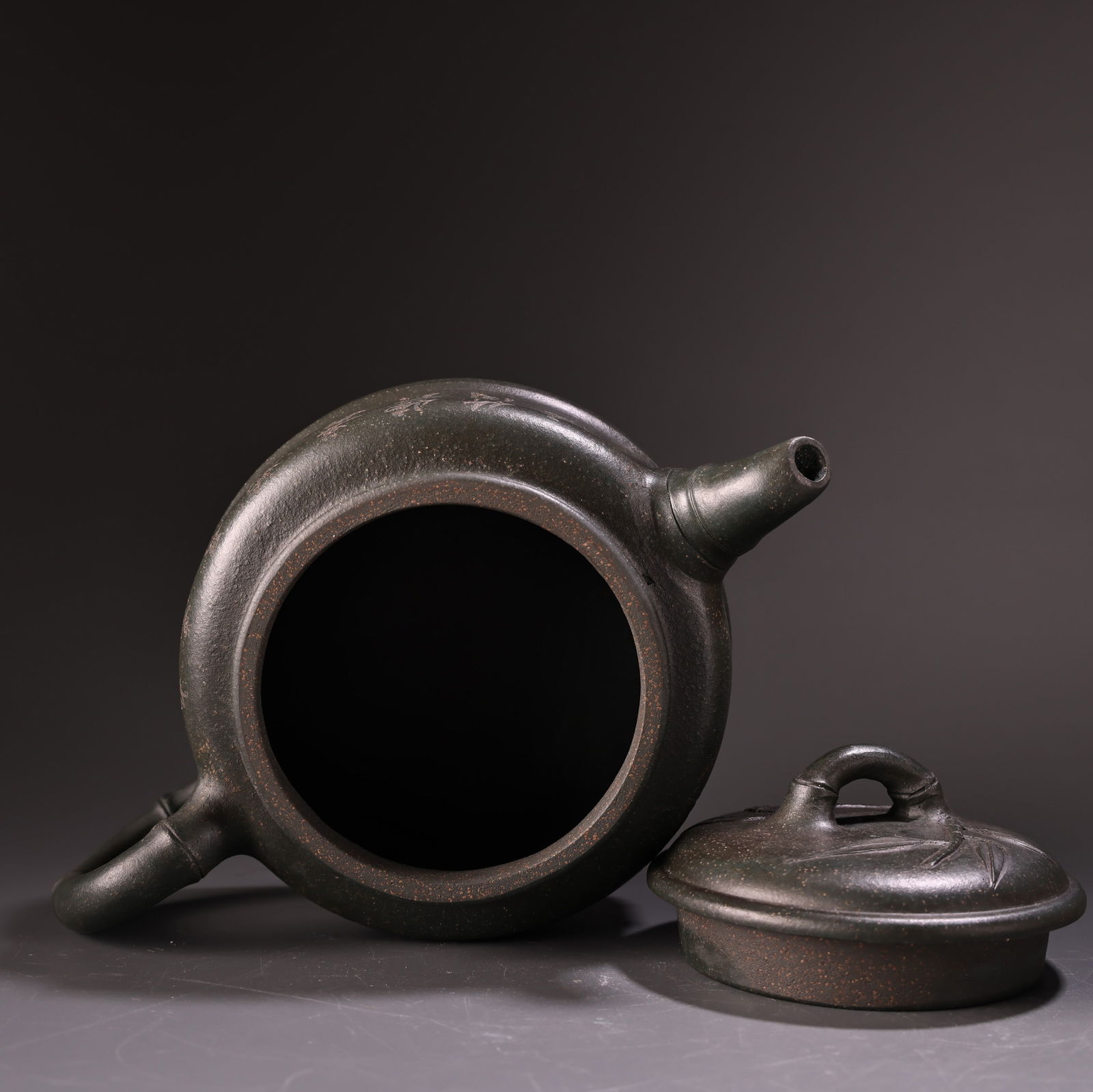 A fine purple clay pot - 8