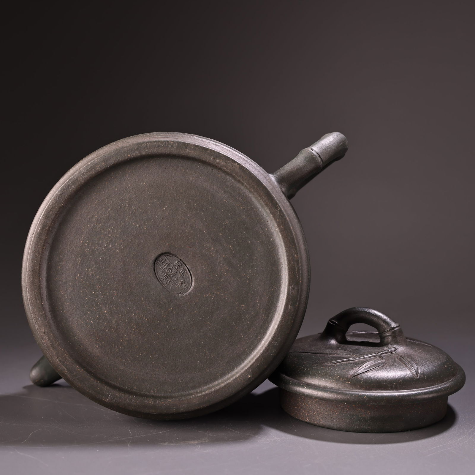 A fine purple clay pot - 9