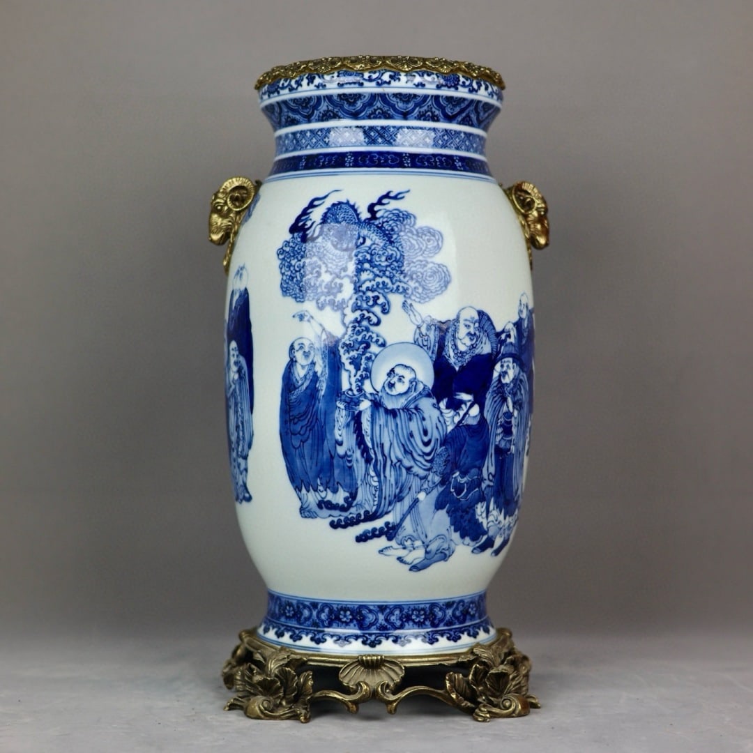 A beautiful copper-inlaid porcelain blue and white eighteen Arhat sheep's head amphora winter melon (1 of 9)