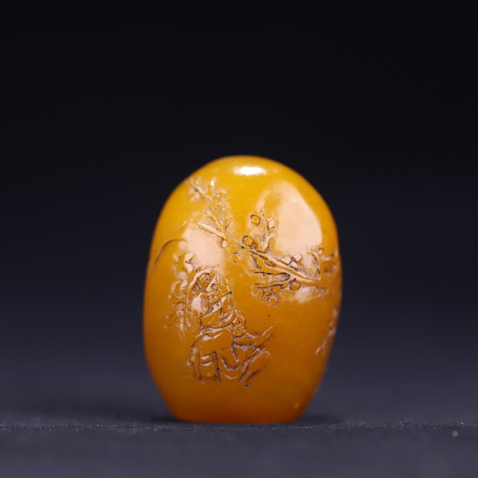A Qing Dynasty Tian Huangshi thin seal: Tian Huangshi of the Qing Dynasty followed the shape of the thin seal Size: W:0.0484kg4.1cmx3cmx2.5cm (The Dimensions Of All Batches Are Manually Measured.If You Need More Detailed