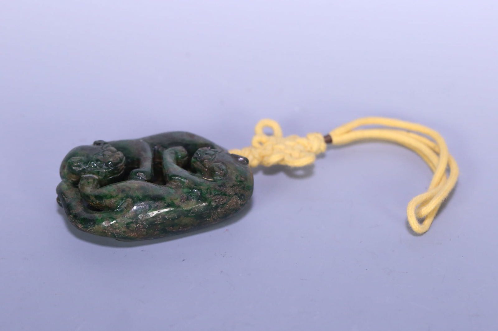 An old jade double piece of the Qing Dynasty: The old jade of the Qing Dynasty Size:6.2x4.5x2cmW:0.0869kg (The Dimensions Of All Batches Are Manually Measured.If You Need More Detailed Information, Please Contact Our Customer