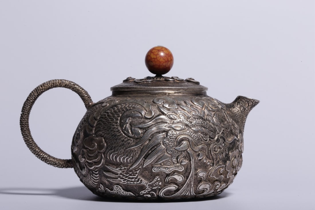 A cupronickel gilt silver dragon spitting bead teapot of the Republic of China: Republic of China cupronickel gilt silver dragon spitting bead teapot Size:H:8.5cm L: 12.5cm W:9cm W:0.23kg (The Dimensions Of All Batches Are Manually Measured.If You Need More