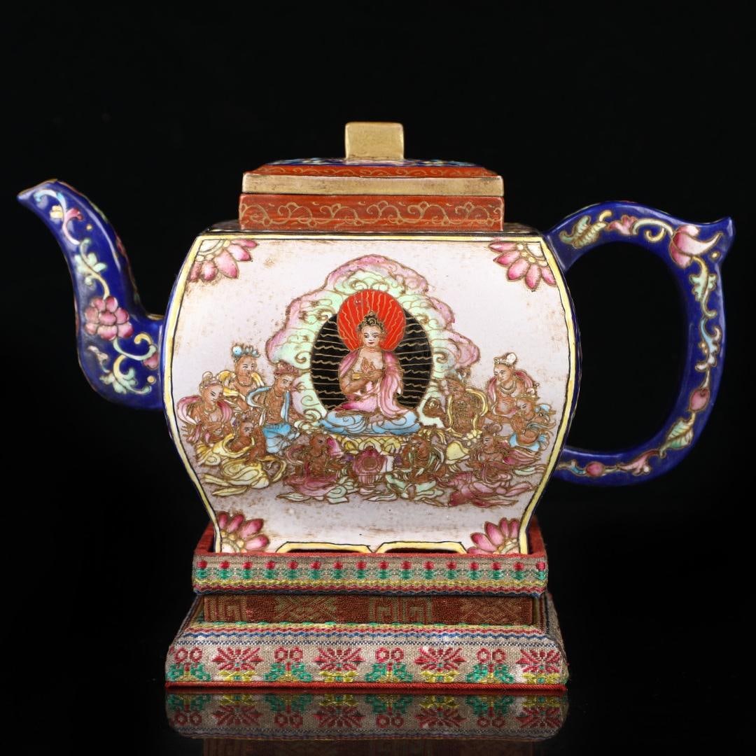 A thangka purple clay pot made in the Qianlong period of the Qing Dynasty: Qing Dynasty Qianlong year thangka purple clay pot Size:H:14cmW:23cm (The Dimensions Of All Batches Are Manually Measured.If You Need More Detailed Information, Please Contact Our