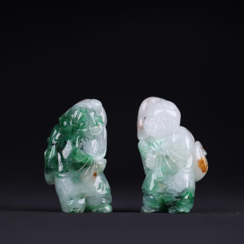 A beautiful jade boy holding Ganoderma lucidum: Exquisite jade boy holding Ganoderma lucidum Size: W:0.0534kg4.6cmx2.65cmx1.25cm4.55cmx2.55cmx1.3cm (The Dimensions Of All Batches Are Manually Measured.If You Need More Detailed