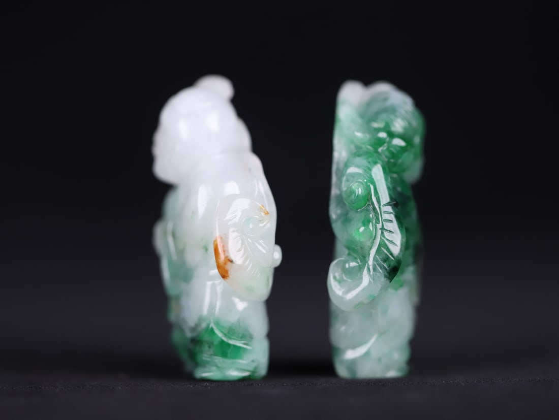 A beautiful jade boy holding Ganoderma lucidum - 3