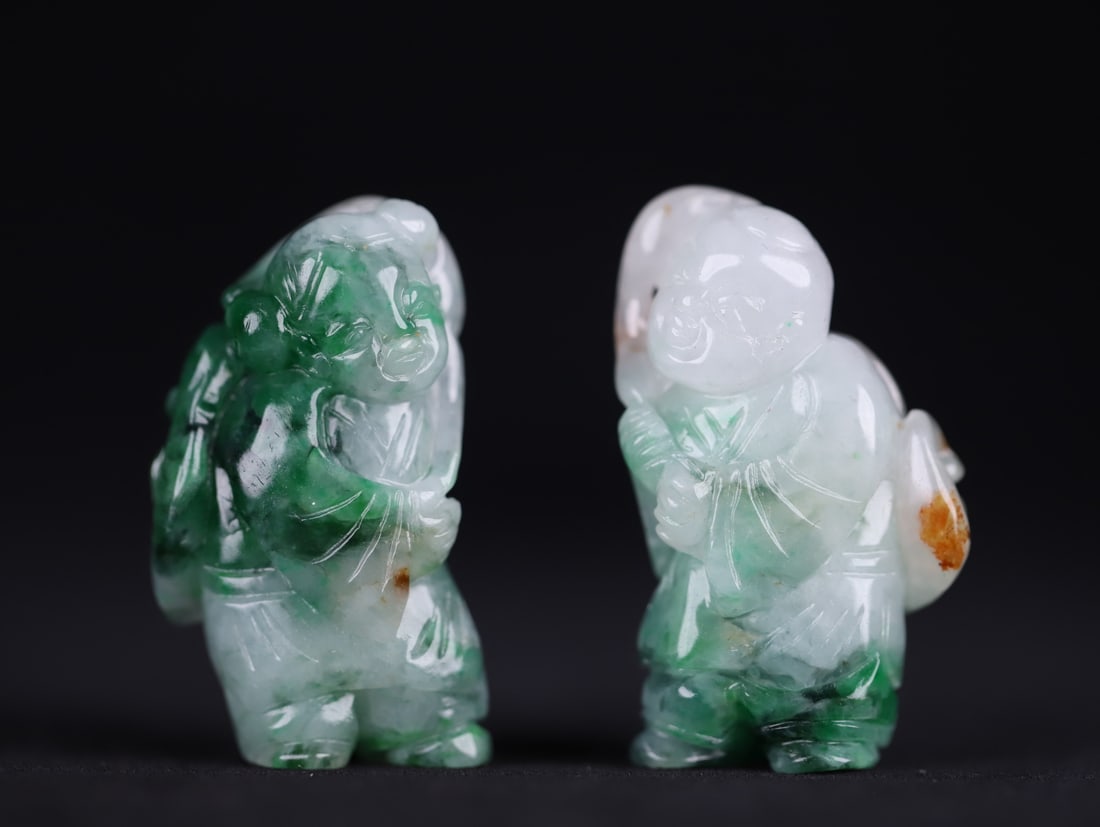 A beautiful jade boy holding Ganoderma lucidum - 4