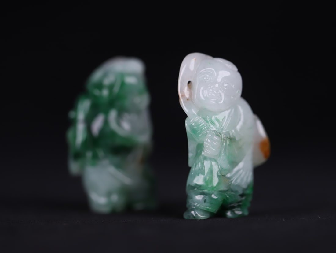 A beautiful jade boy holding Ganoderma lucidum - 5